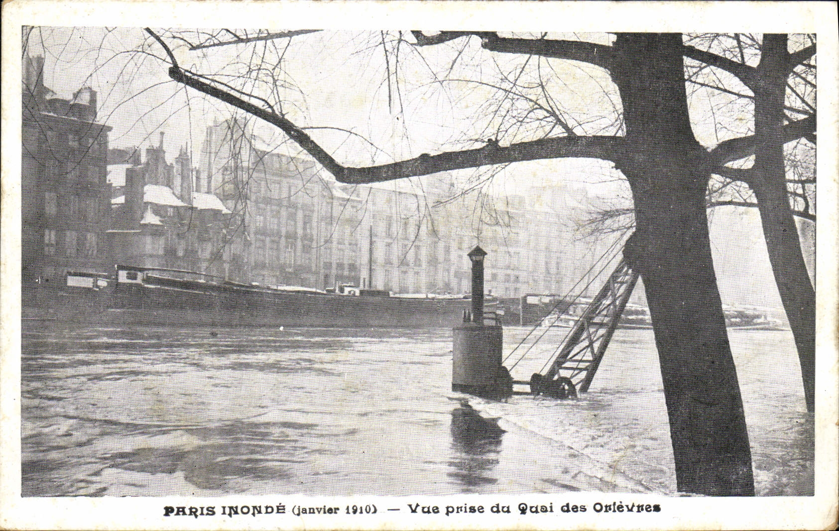 VINTAGE POSTCARD Paris Floods Quay Of the Goldsmiths Seen from