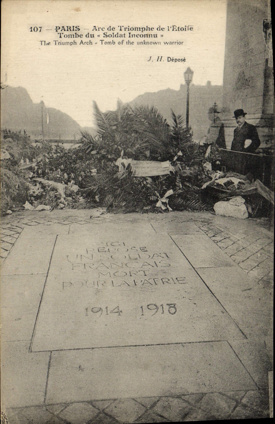 CPA Paris Arc De Triomphe De l'Etoile Tombe Du soldat inconnu