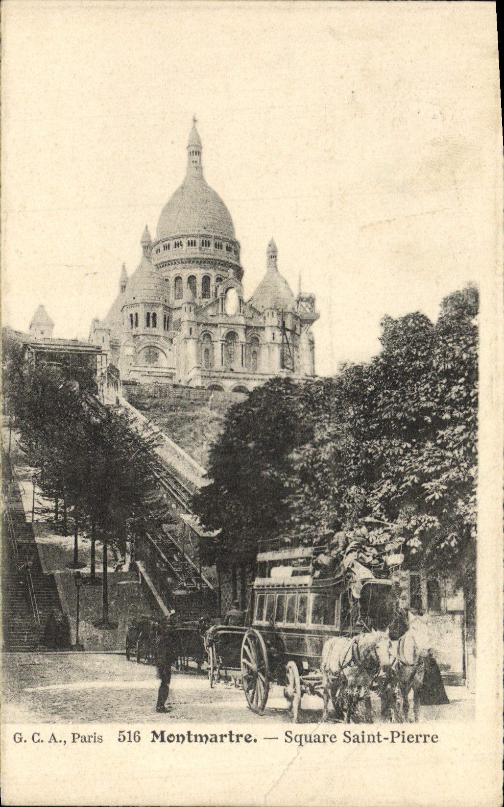 CPA Paris Montmartre Square Saint Pierre Attlage Chevaux