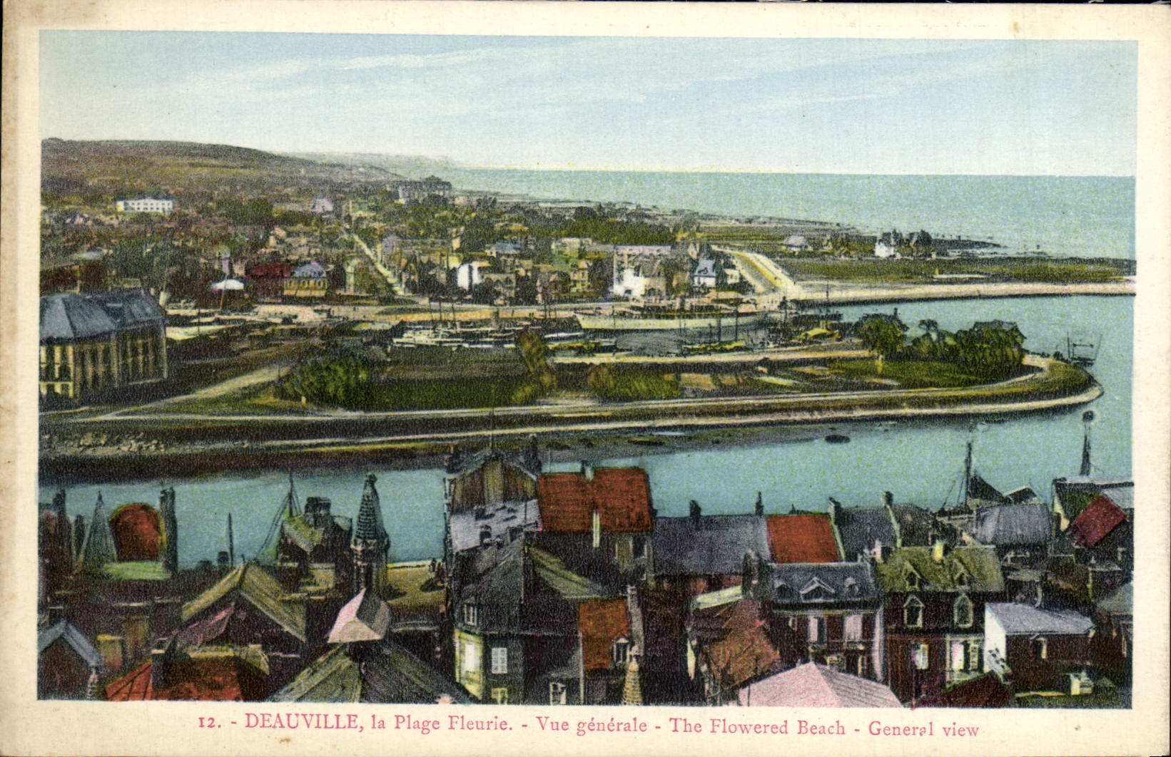 CPA Deauville La Plage Fleurie Vue generale