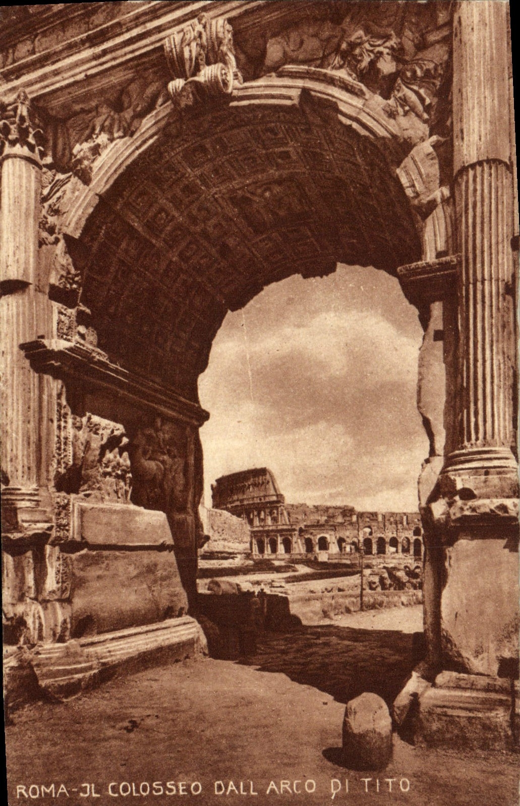 POSTAL Roma Colosseo Dall Arco Di Tito de la VENDIMIA