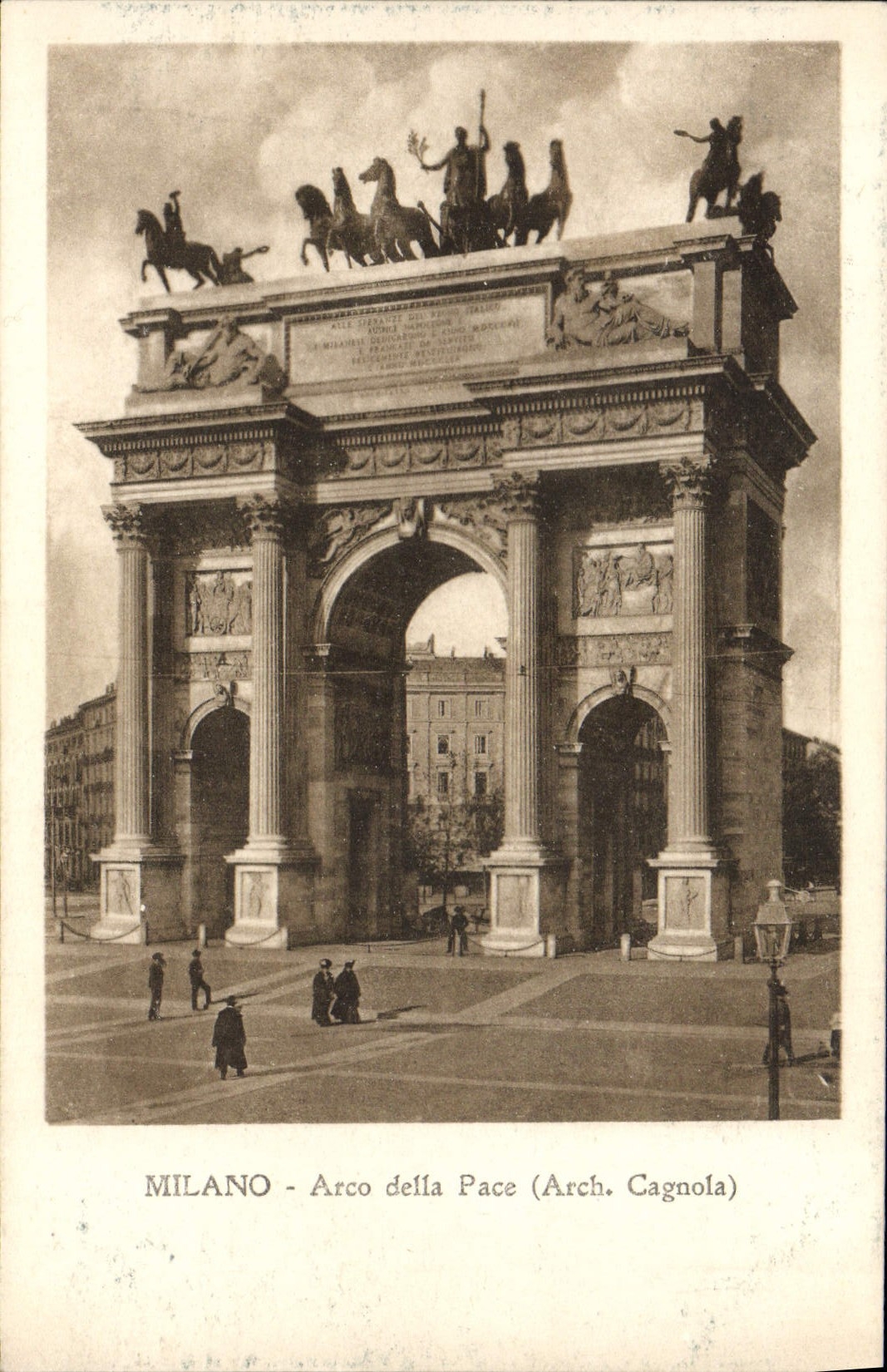 VINTAGE POSTCARD Milano Arco Della Pace