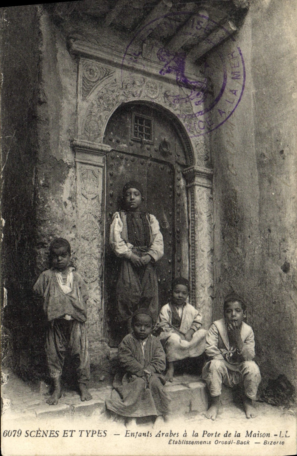 VINTAGE POSTCARD Scenes And Standard Arab Children At the Gate Of the House Children