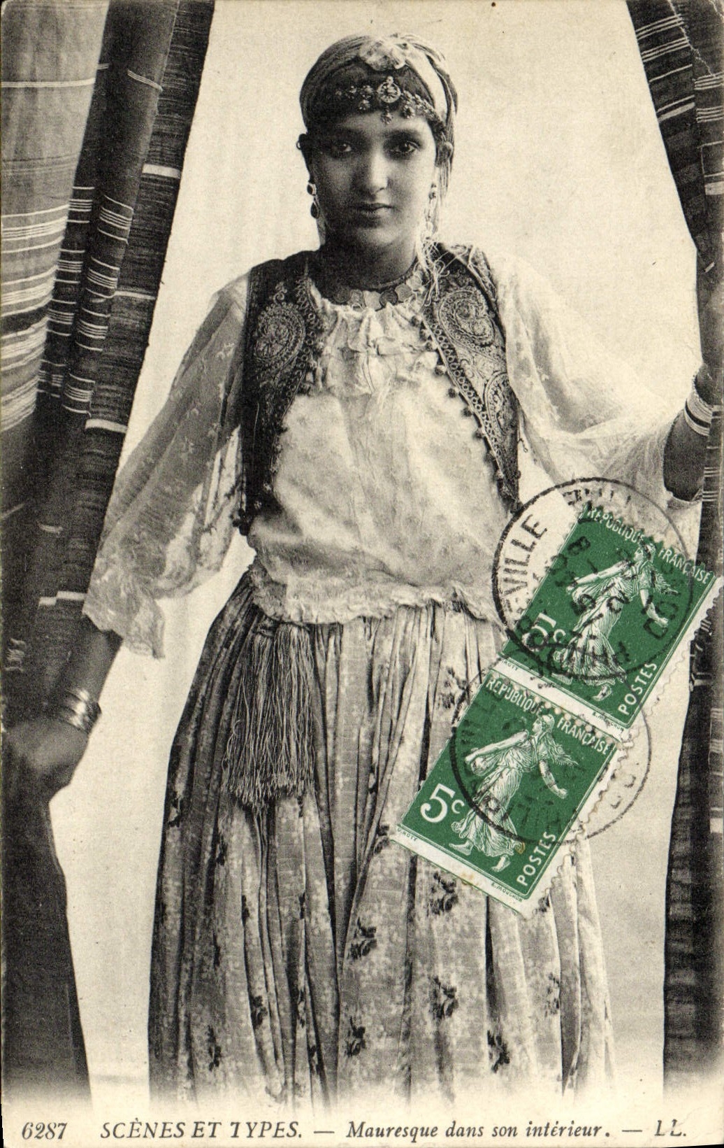 Las escenas y el Moorish de la POSTAL de la VENDIMIA mecanografía adentro a su mujer interior