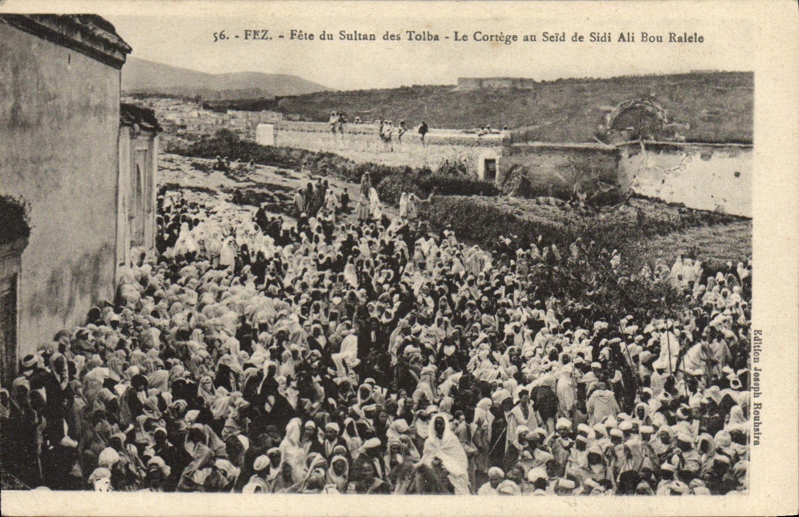 La POSTAL Fes de la VENDIMIA celebra del sultán de Tolba a procesión en el sur de Sidi Ali Bou Ralede