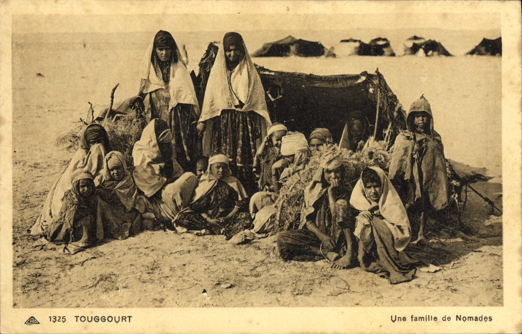 CPA Touggourt Une Famillie de Nomades