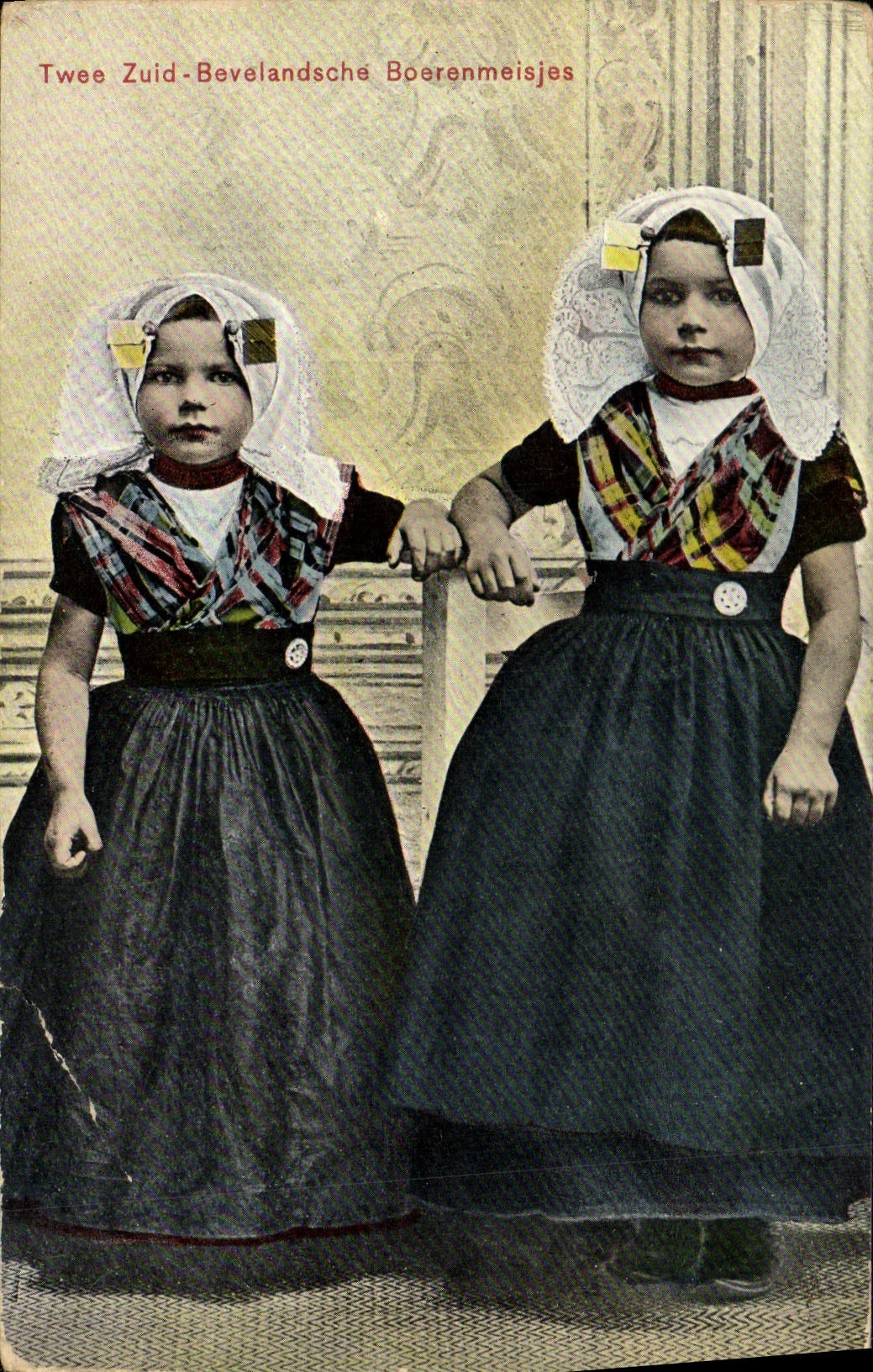 VINTAGE POSTCARD Twee Zuid Bevelandsche Boerenmeisjes Children Folklore