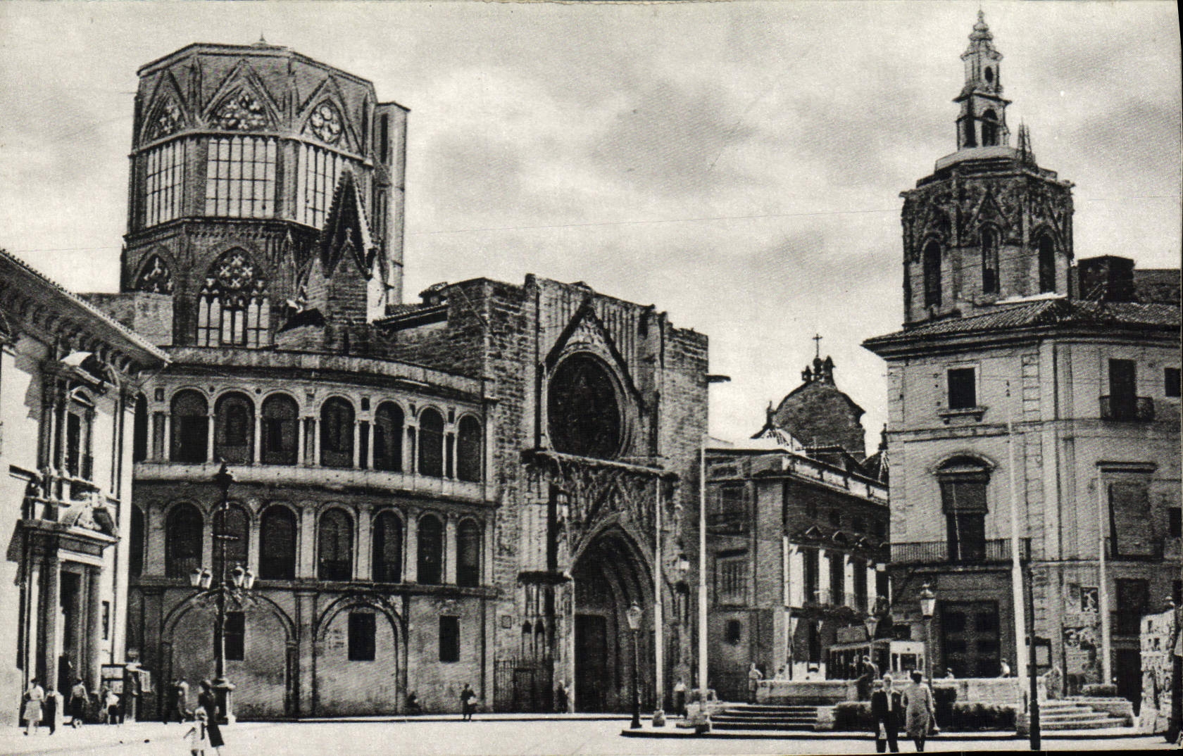 CPA Valencia Plaza de la Constitucion y Puerta de la catedral