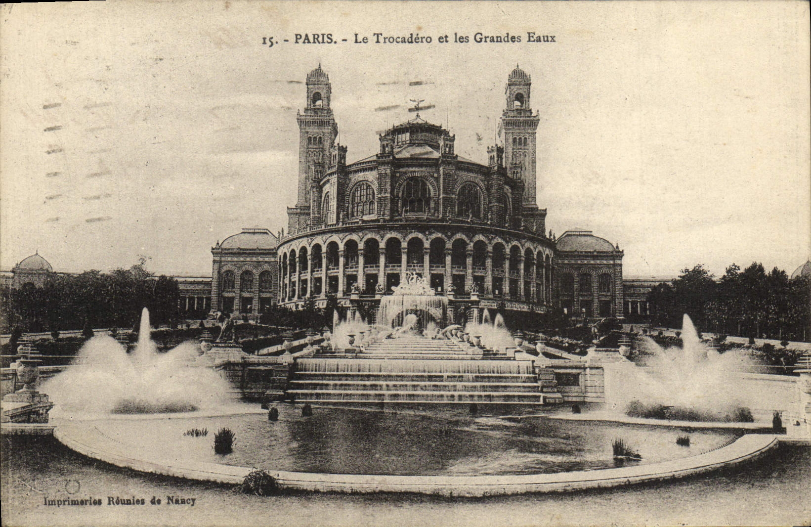 VINTAGE POSTCARD Paris Trocadero and Large Water Publicity the Beautiful Flower stand