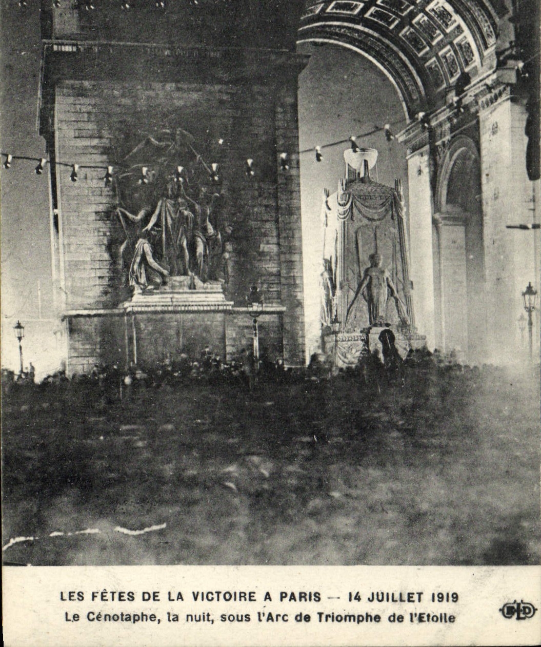 CPA Paris Arc de Triomphe Fetes de la Victoire 14 Juillet 1919 Militaria