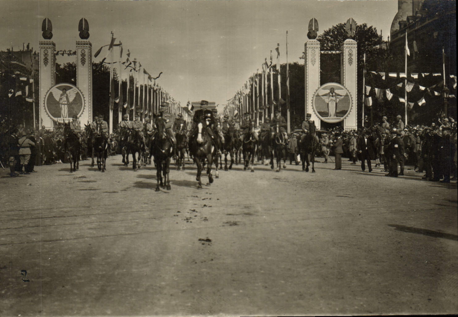 CPA Paris Fetes du 14 juillet 1919 Arc de Triomphe