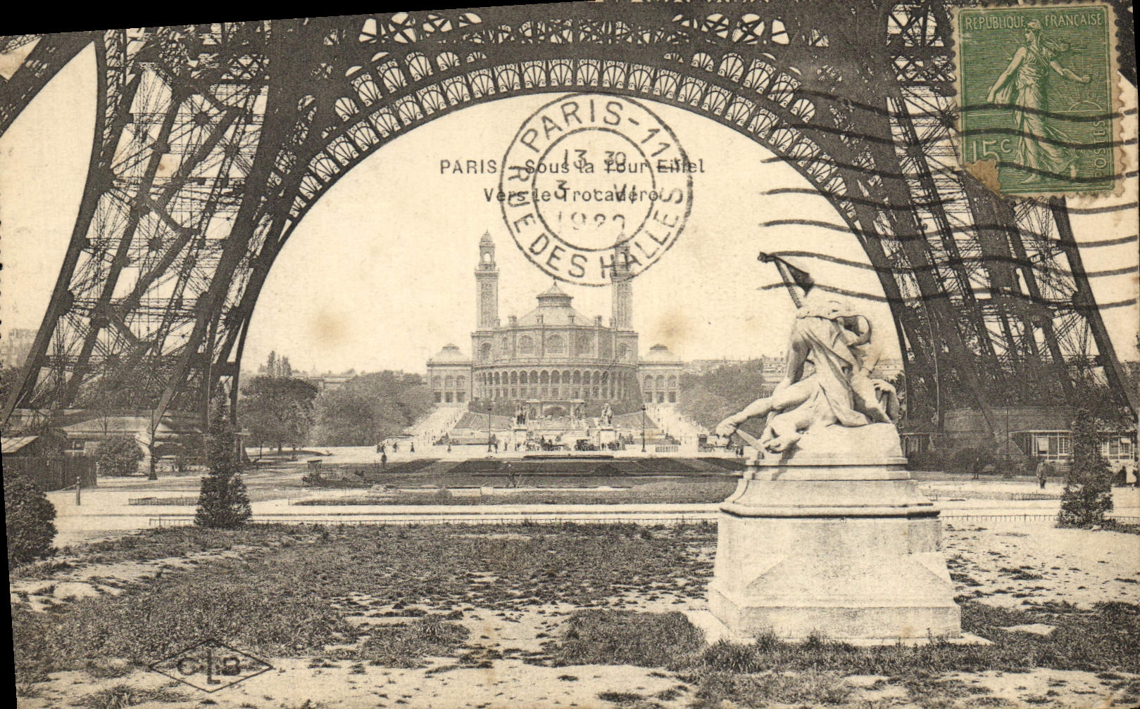 VINTAGE POSTCARD Paris Under the Eiffel Tower Seen of Trocadero
