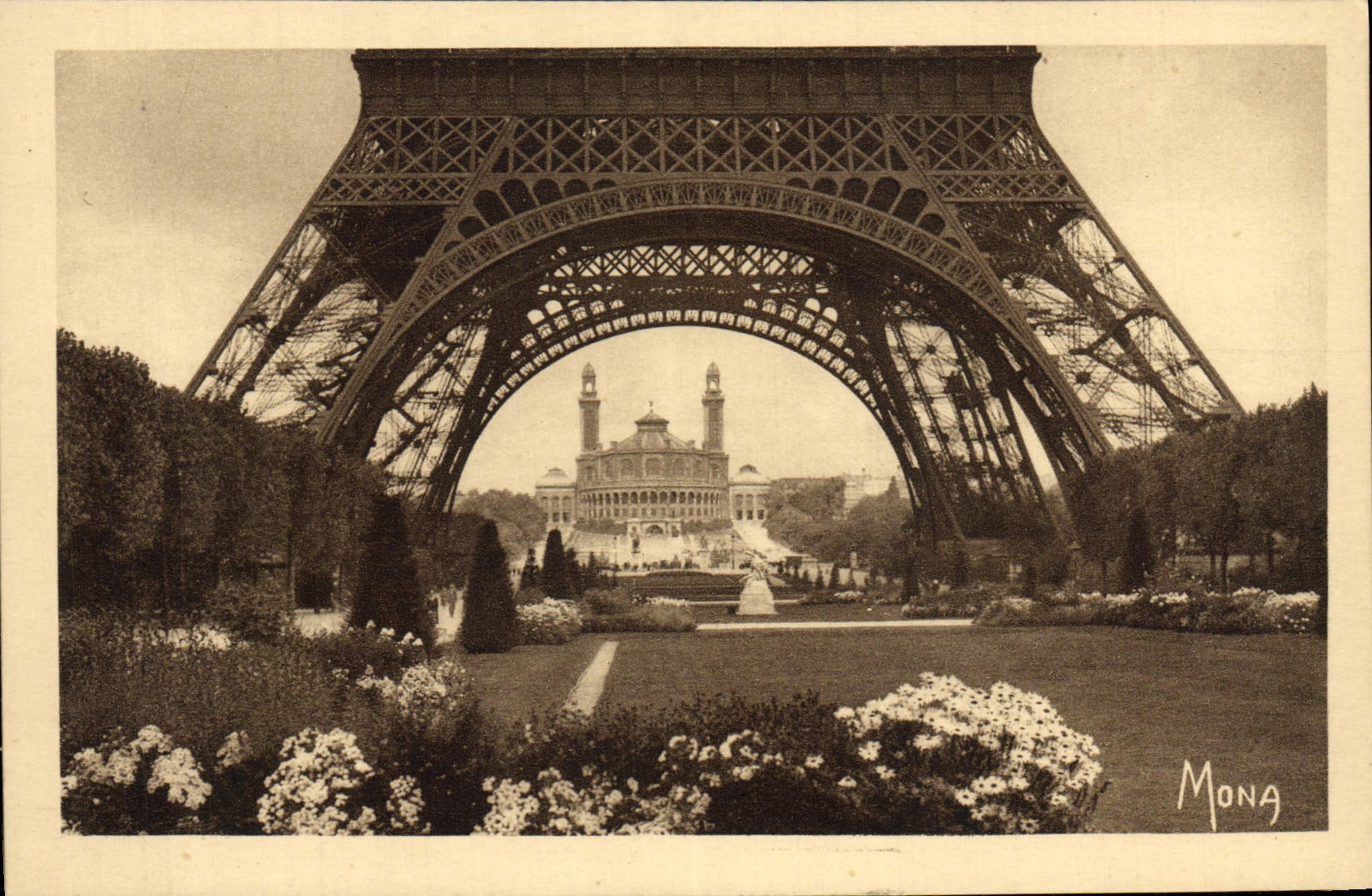 CPA Paris Sous la Tour Eiffel 