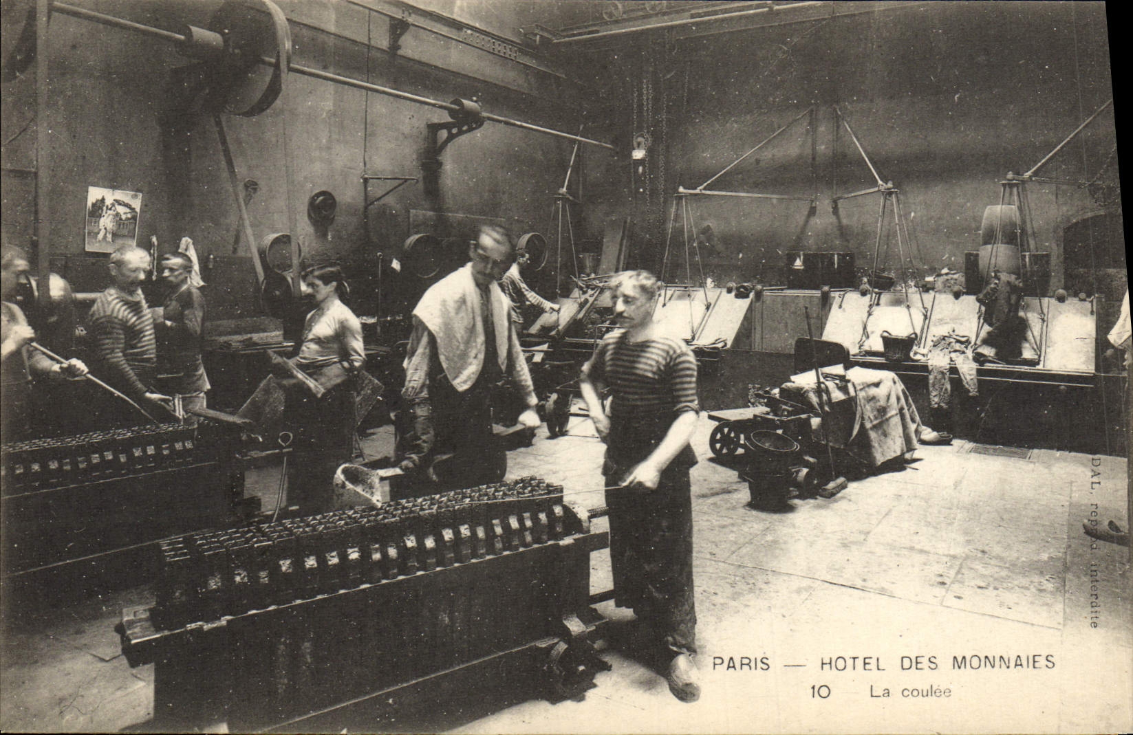 VINTAGE POSTCARD Paris Mint casting TOP