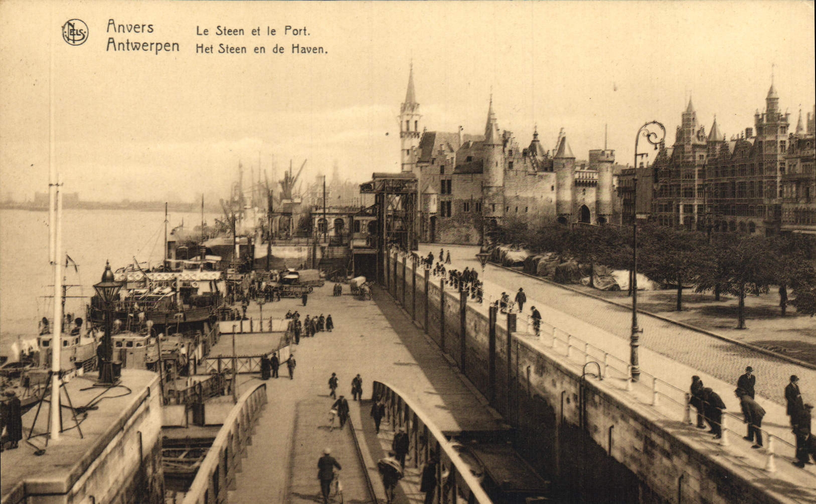 CPA Anvers Le Steen et le Port Bateaux