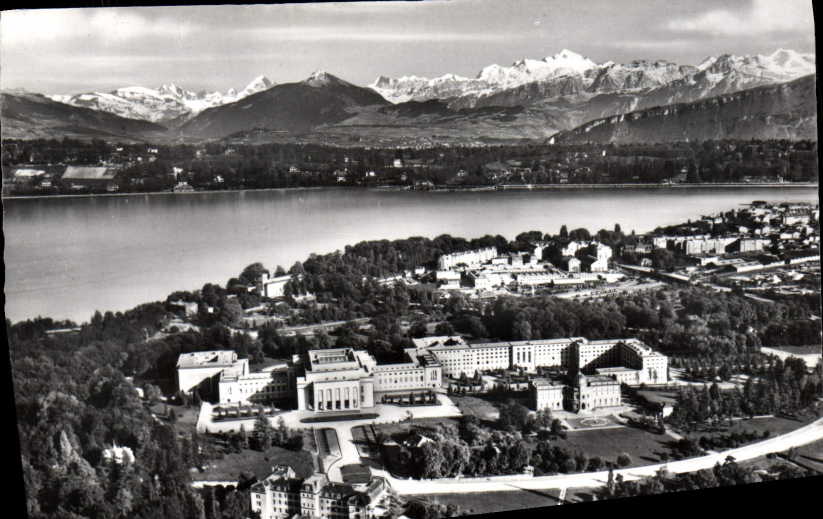 VINTAGE POSTCARD Geneva the Palate Of the United Nations And Mont Blanc