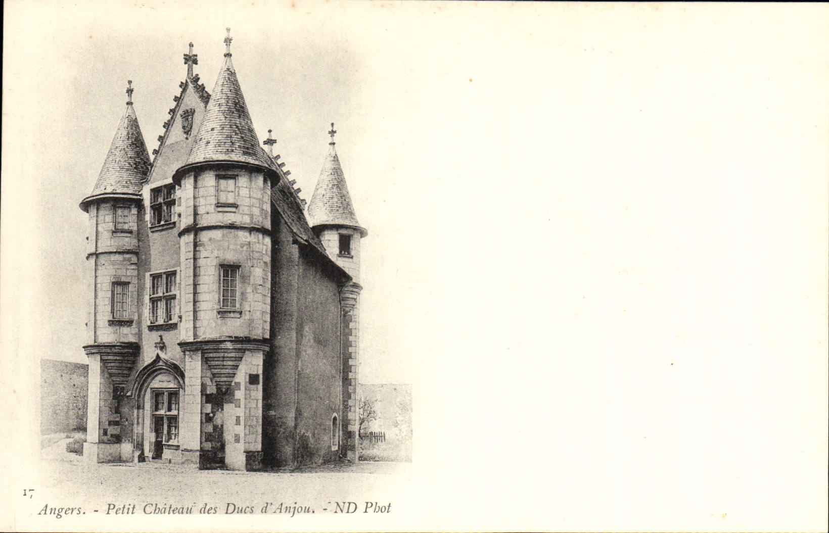 CPA Angers Petit Chateau des Ducs d'Anjou