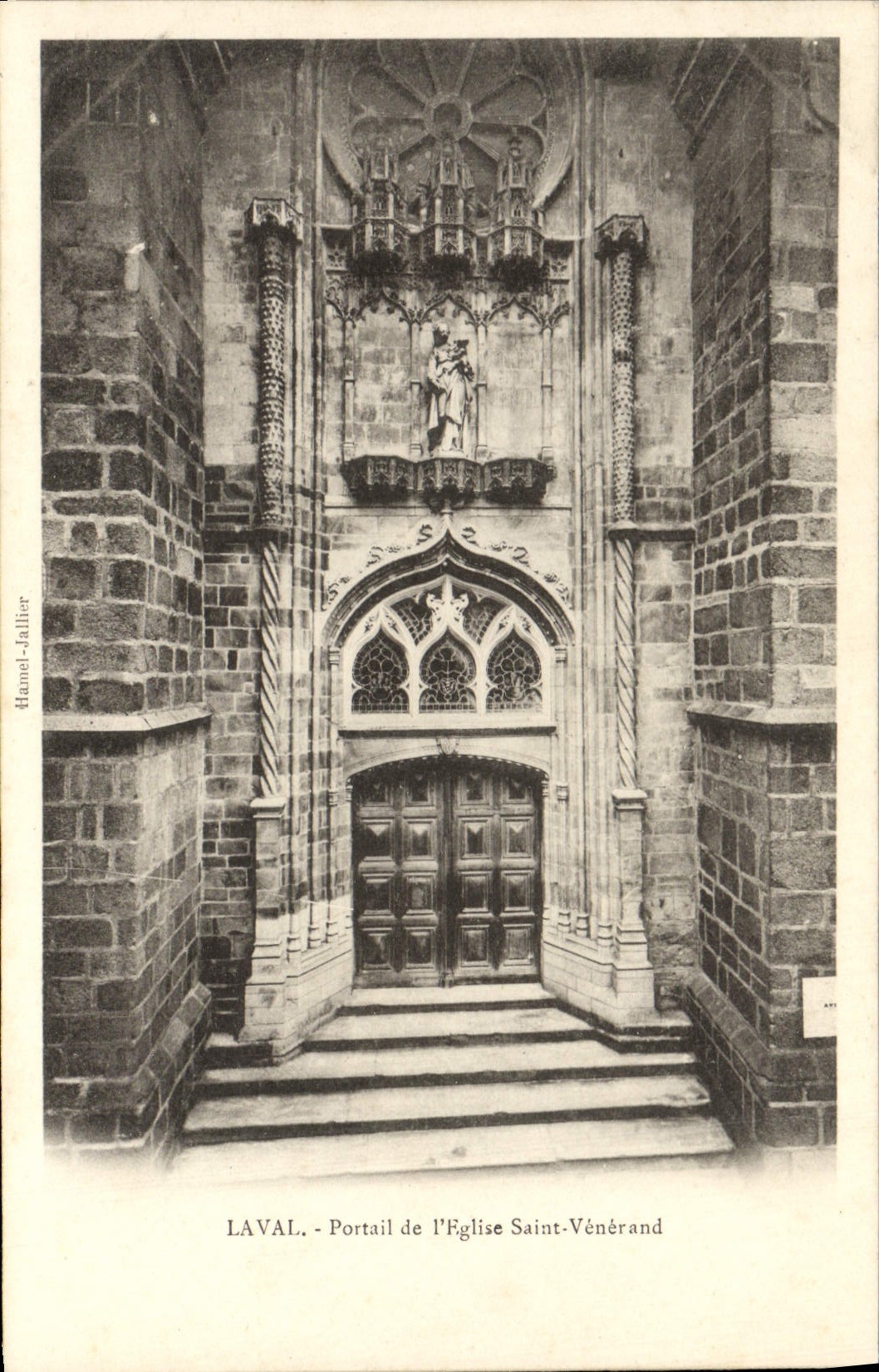 Puerta santa de Laval de la POSTAL de la VENDIMIA de la iglesia Venerand