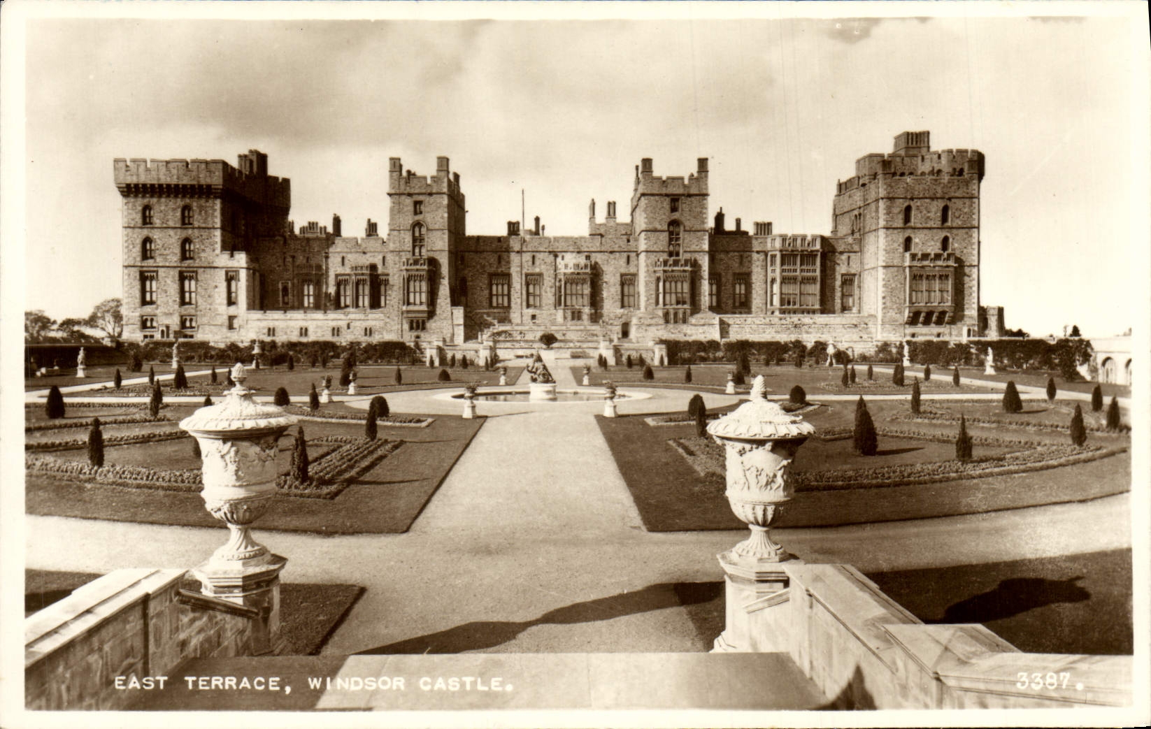 VINTAGE POSTCARD East Terrace Windsor Castle