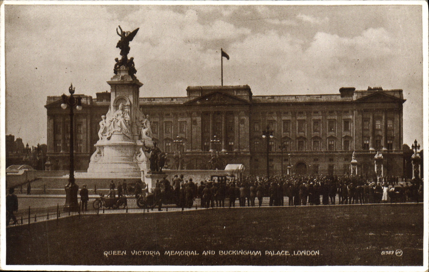 Hotel luxe del monumento y de Buckingham Londres de de la reina Victoria de la POSTAL de la VENDIMIA