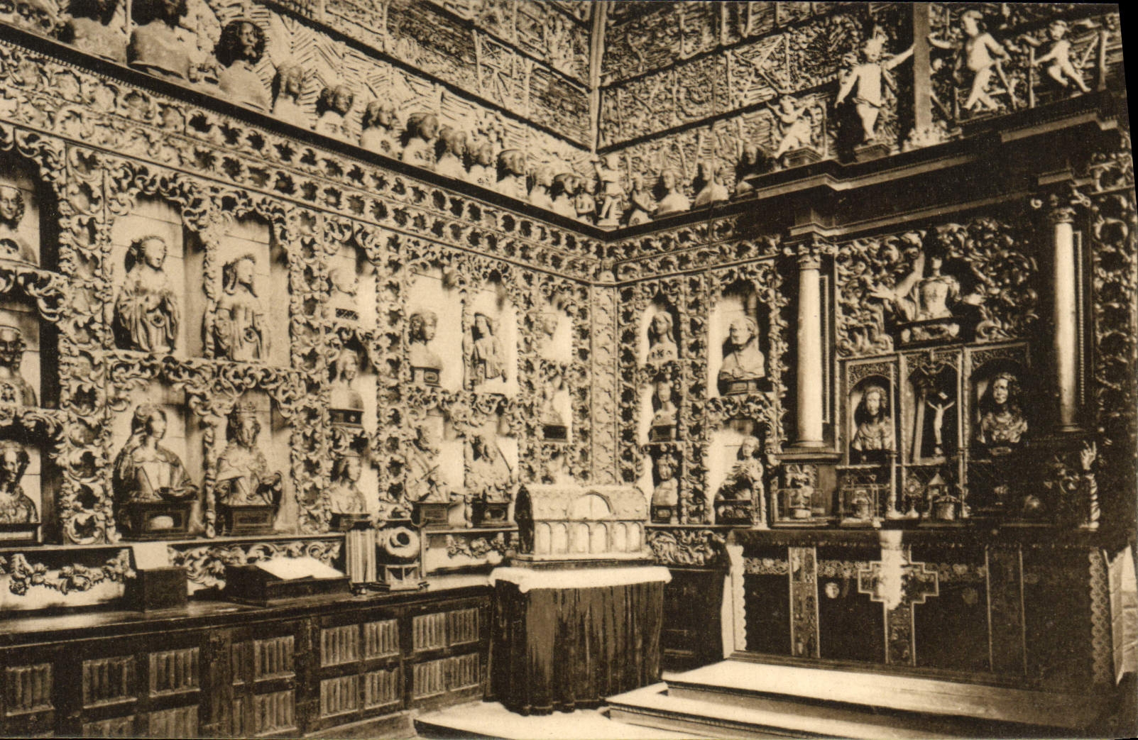 VINTAGE POSTCARD Koln Rh St Ursula Schatzkammer