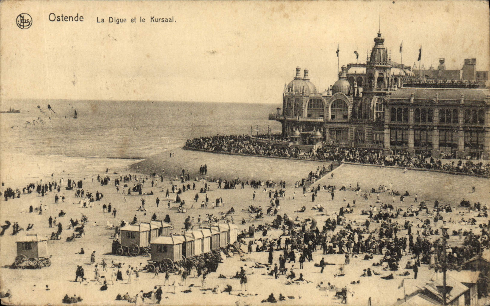 CPA Ostende La Digue et le Kursaal
