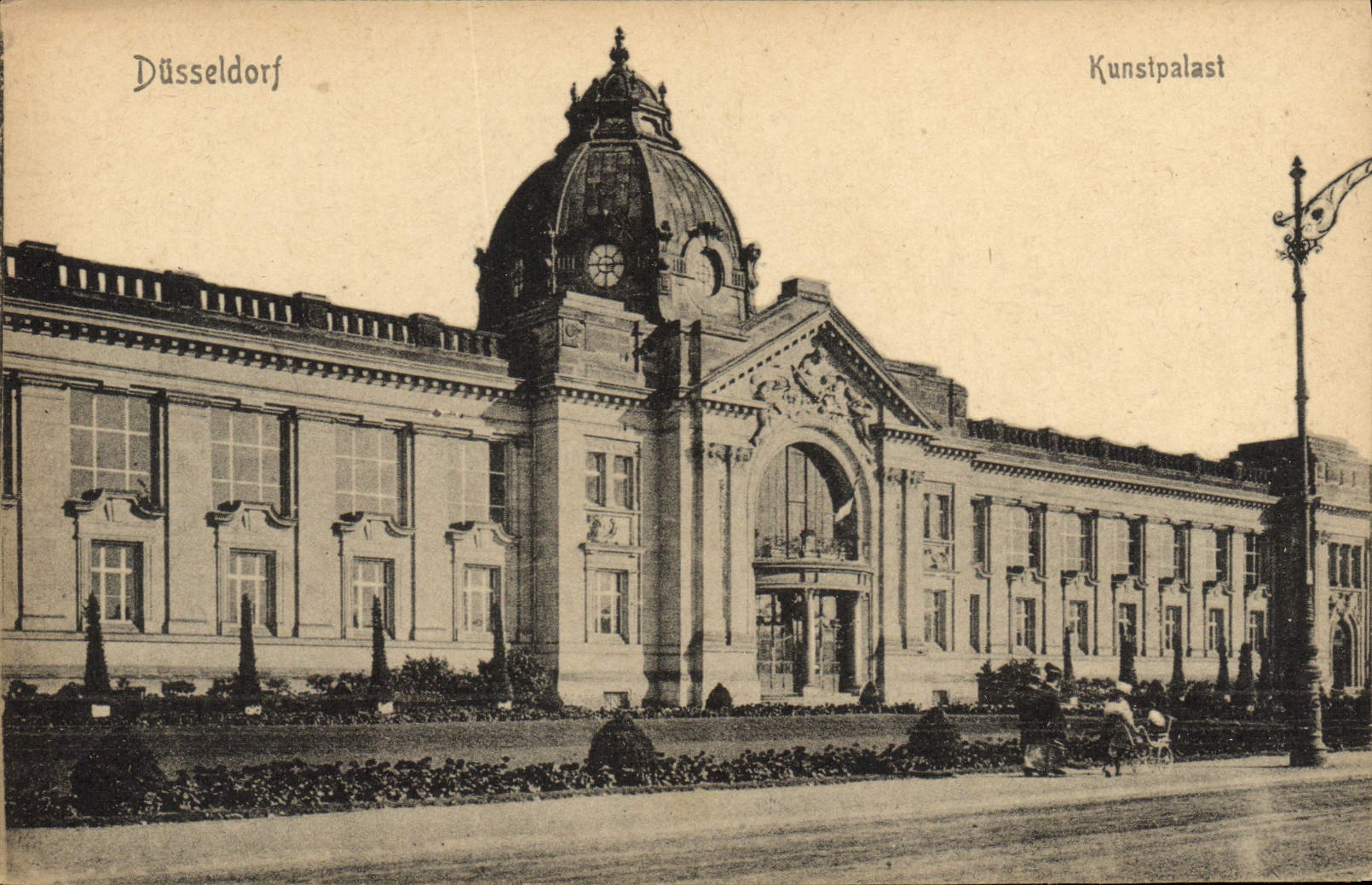 VINTAGE POSTCARD Dusseldorf Kunstpalast