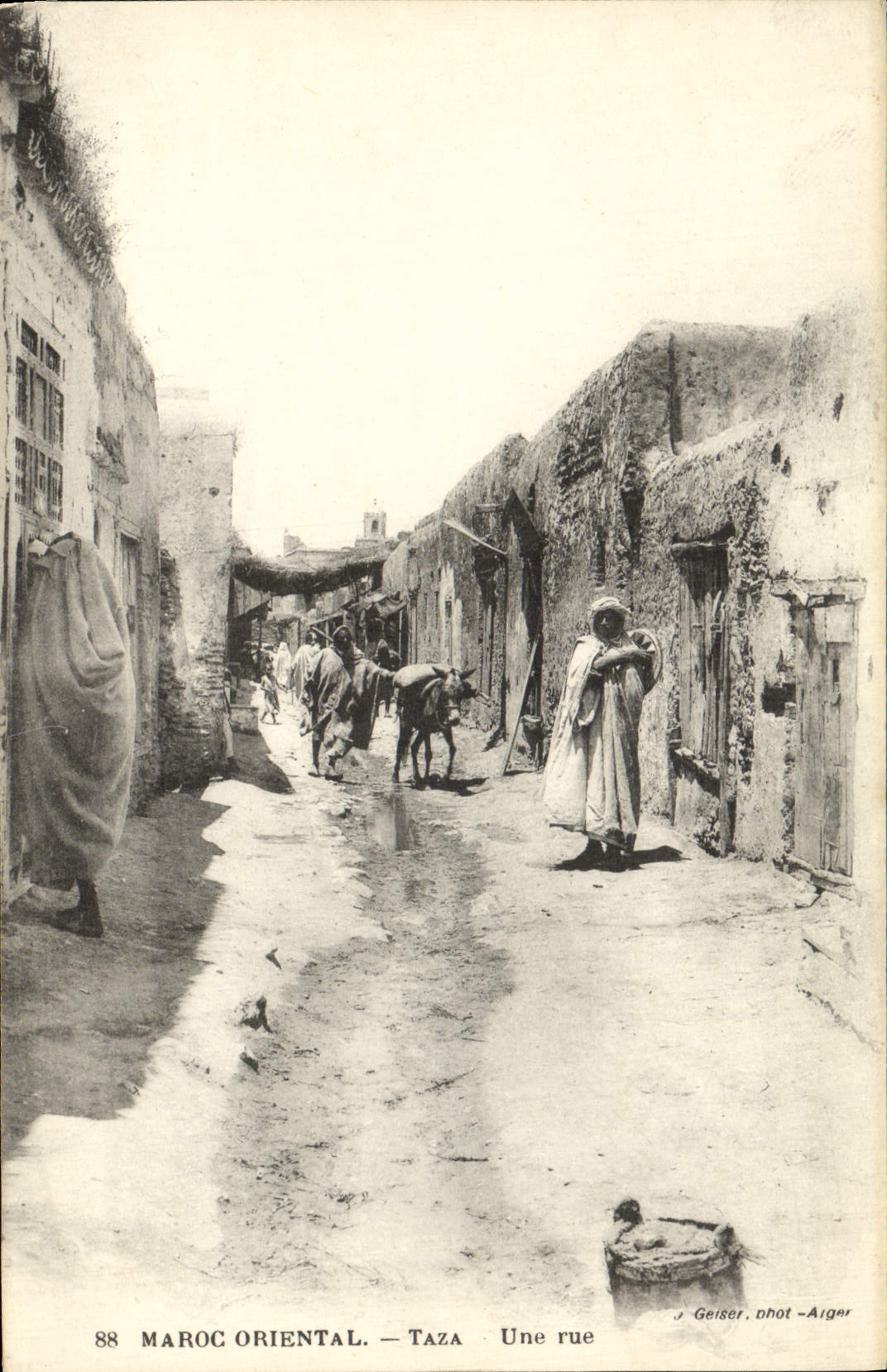 VINTAGE POSTCARD Eastern Morocco Taza a Street