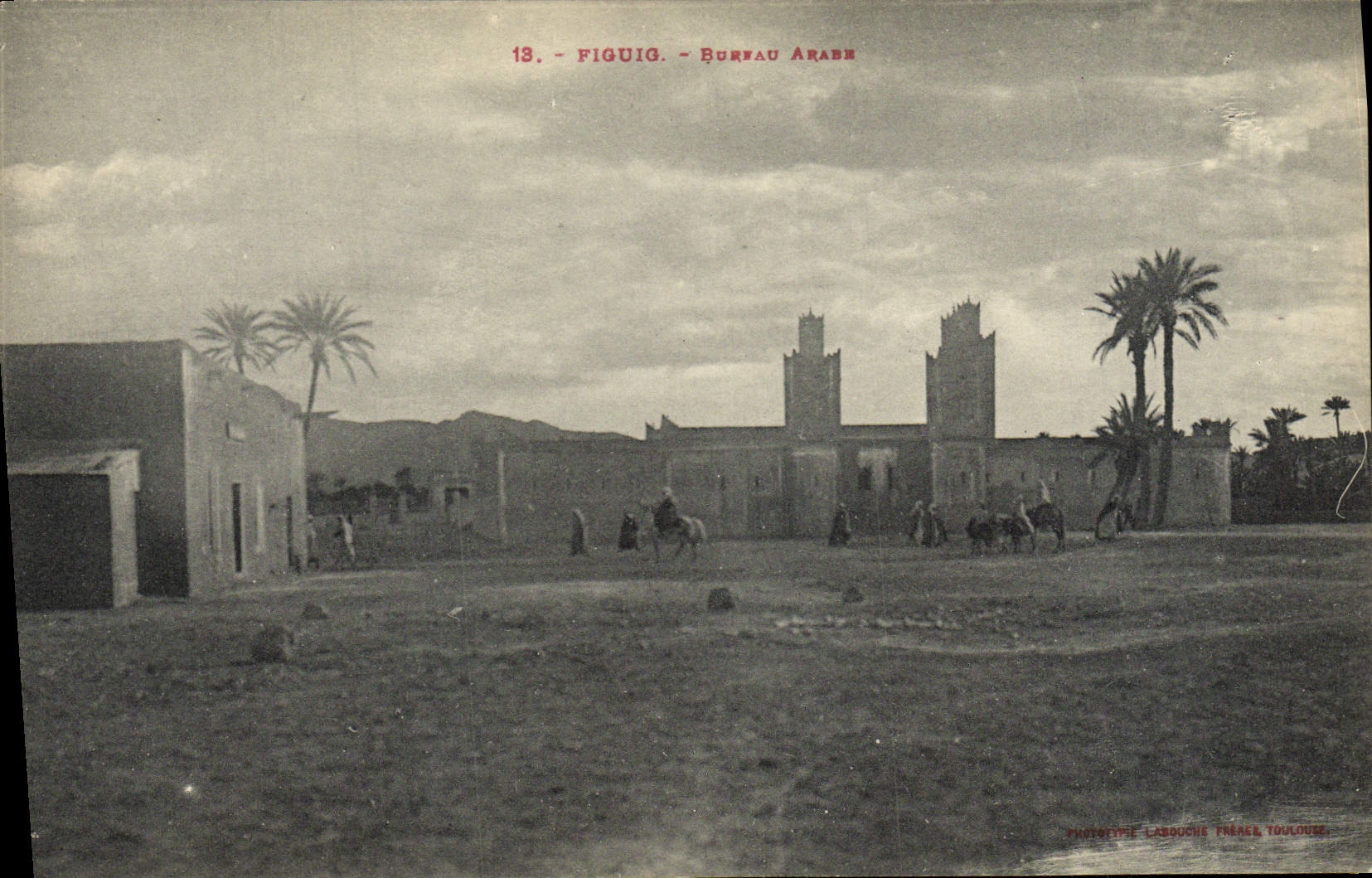 VINTAGE POSTCARD Arab Figuig Office