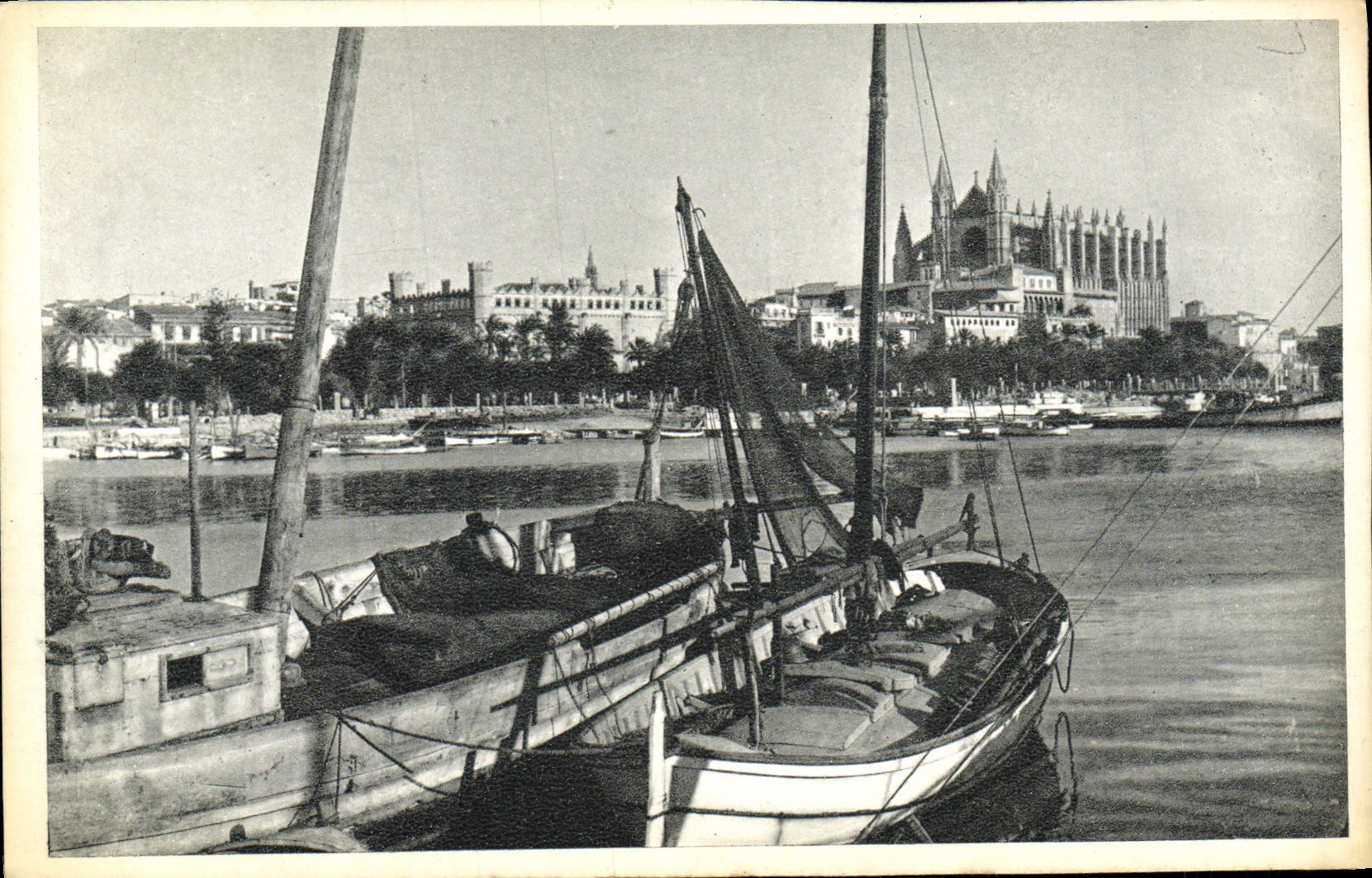 CPA Espagne Port de peche Bateaux