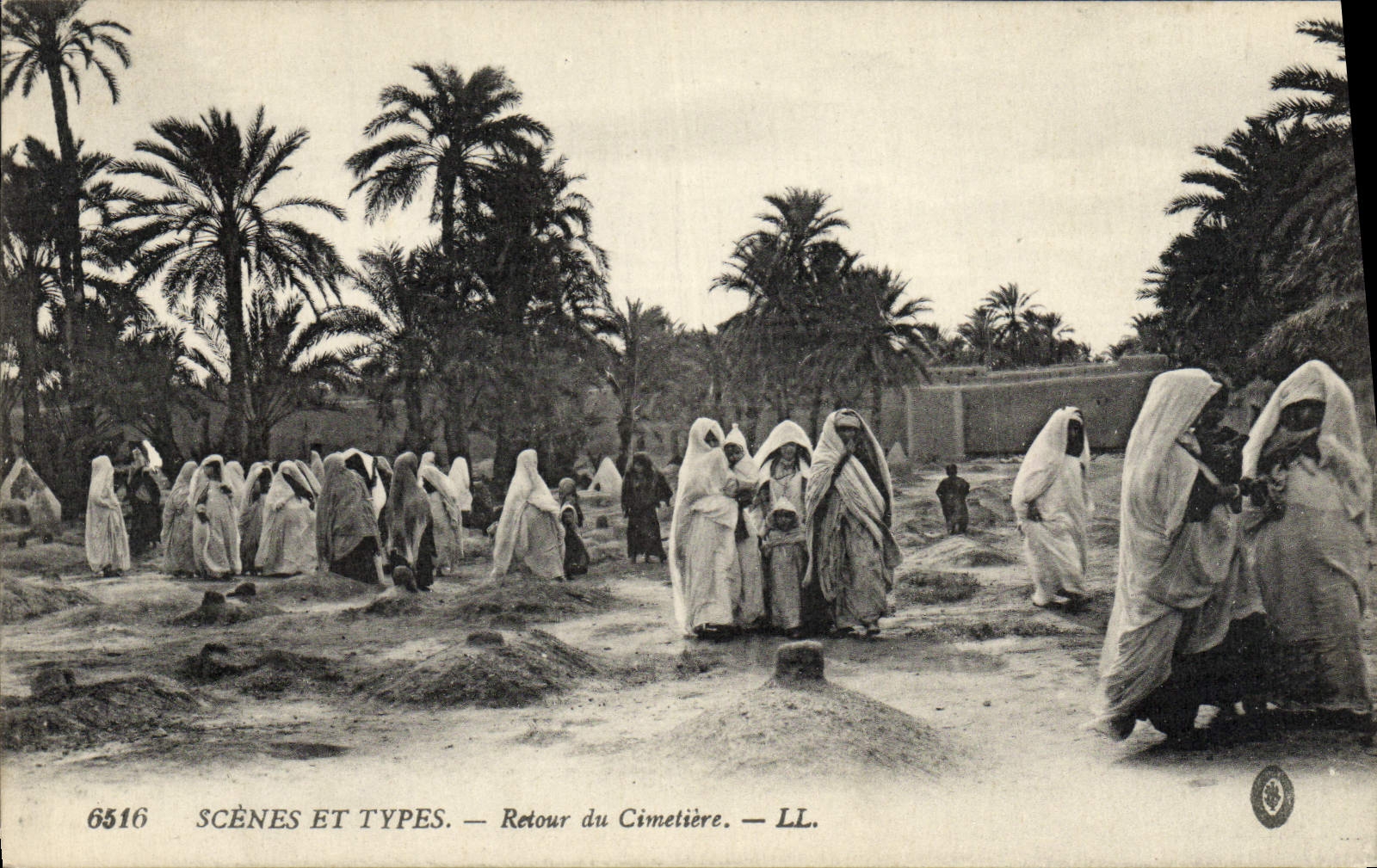 Escenas de la POSTAL de la VENDIMIA y vuelta del estándar del cementerio