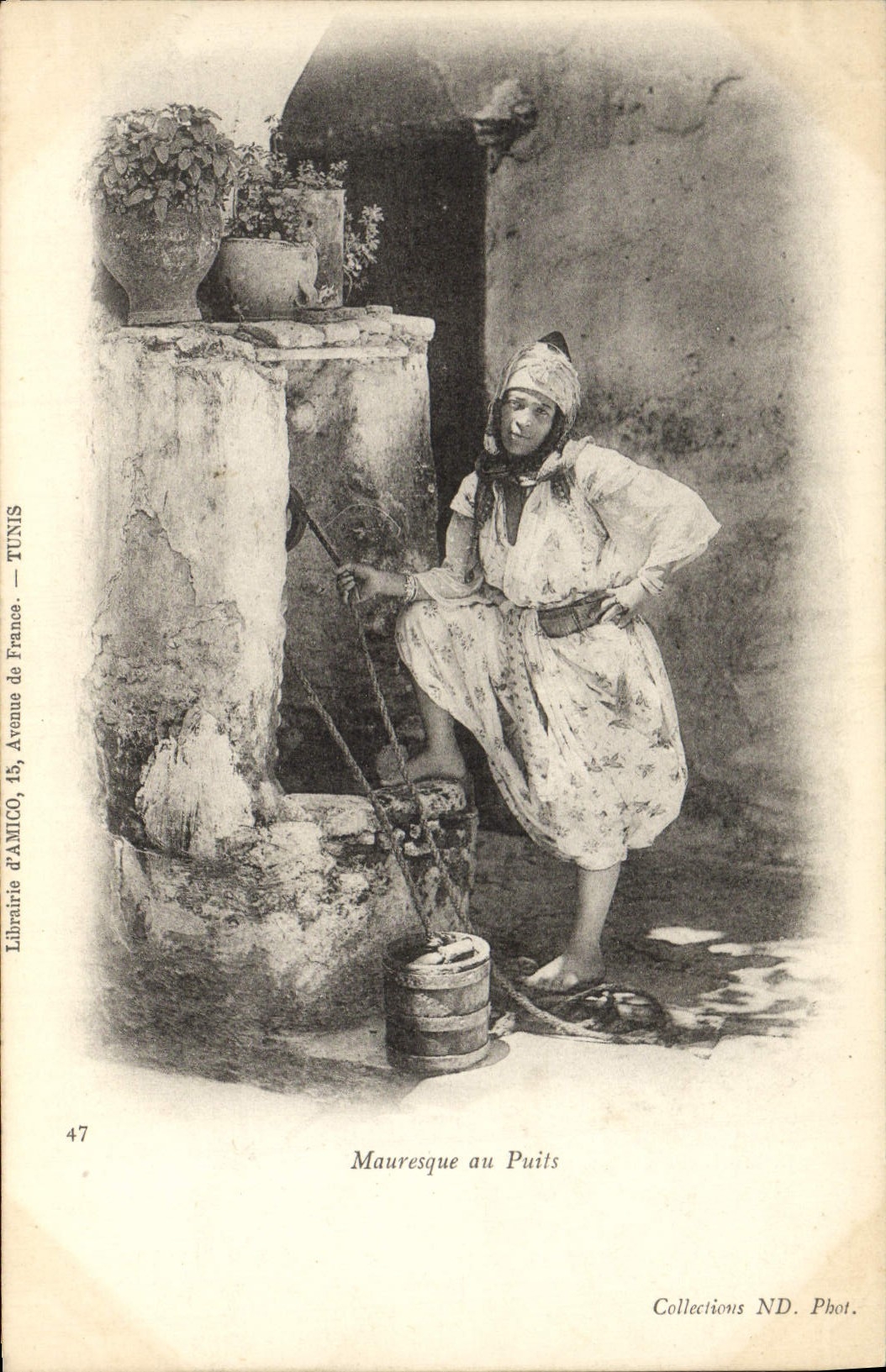 Moorish de la POSTAL de la VENDIMIA con el folklore bien de la mujer