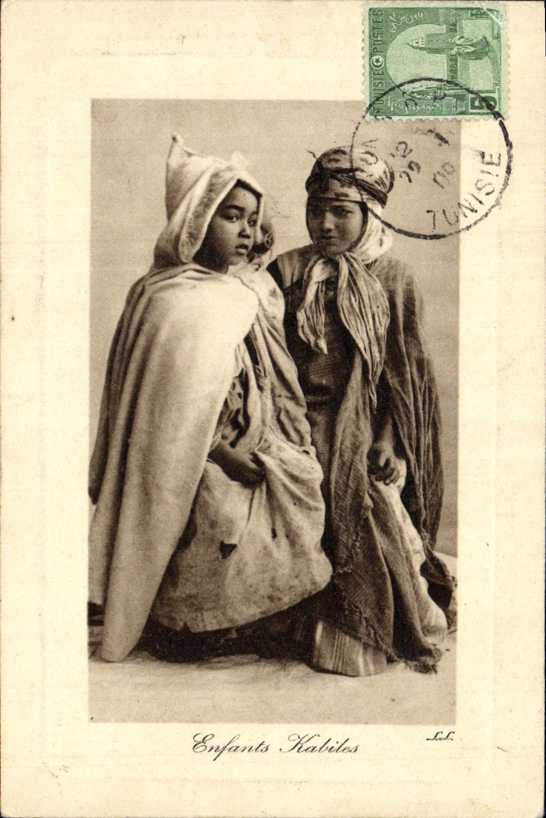 Escenas y tipos de Kabiles de los niños de la POSTAL de la VENDIMIA