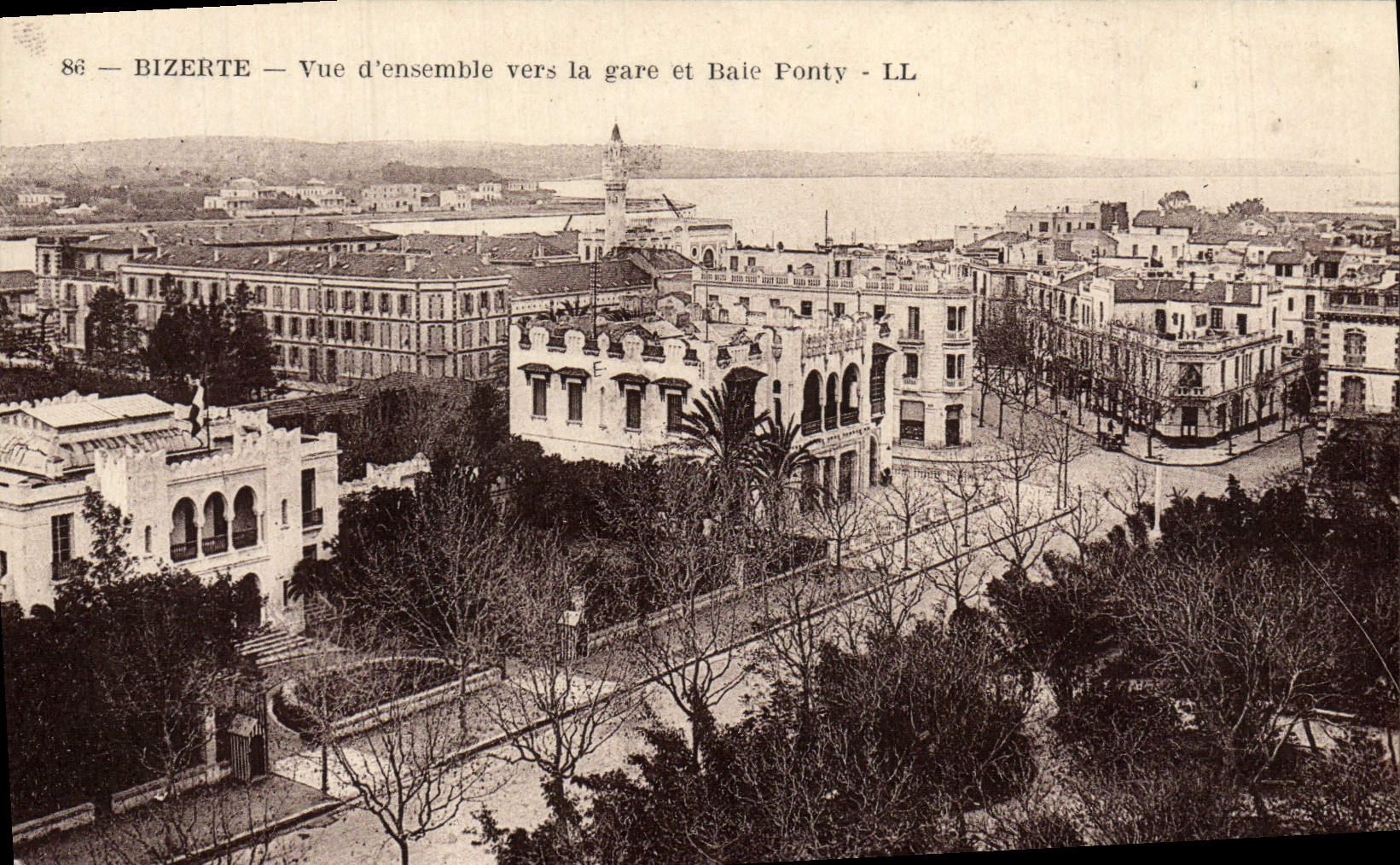 El cuadro total de Bizerte de la POSTAL de la VENDIMIA hacia la estación de tren y Ponty ladran