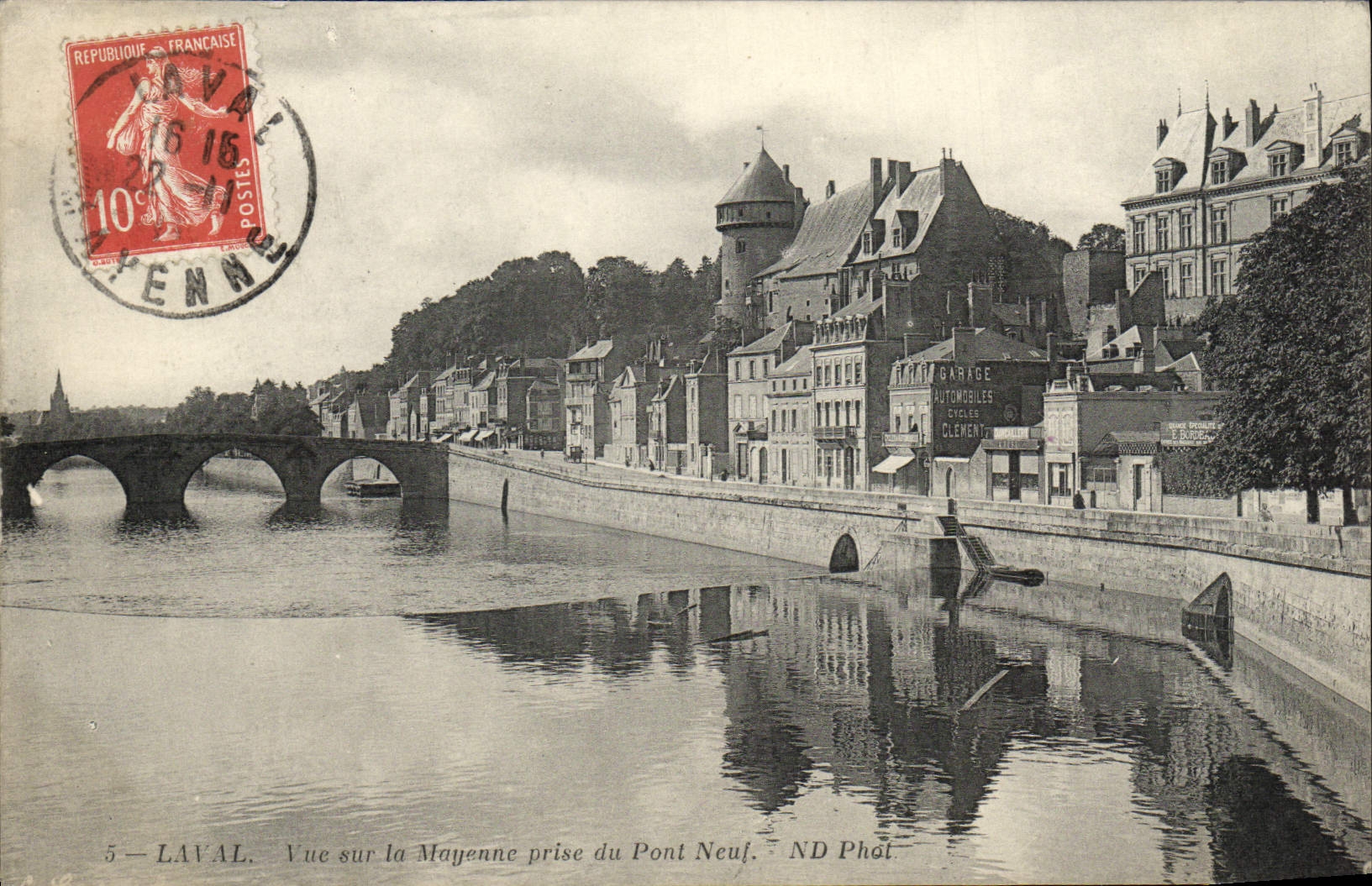POSTAL Laval de la VENDIMIA visto en Mayenne tomada del puente de Neul