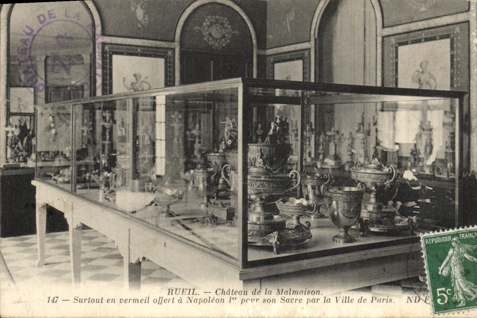CPA Rueil Chateau de la Malmaison Surtout en vermeil offert a Napoleon 1er pour son sacre par la ville de Paris