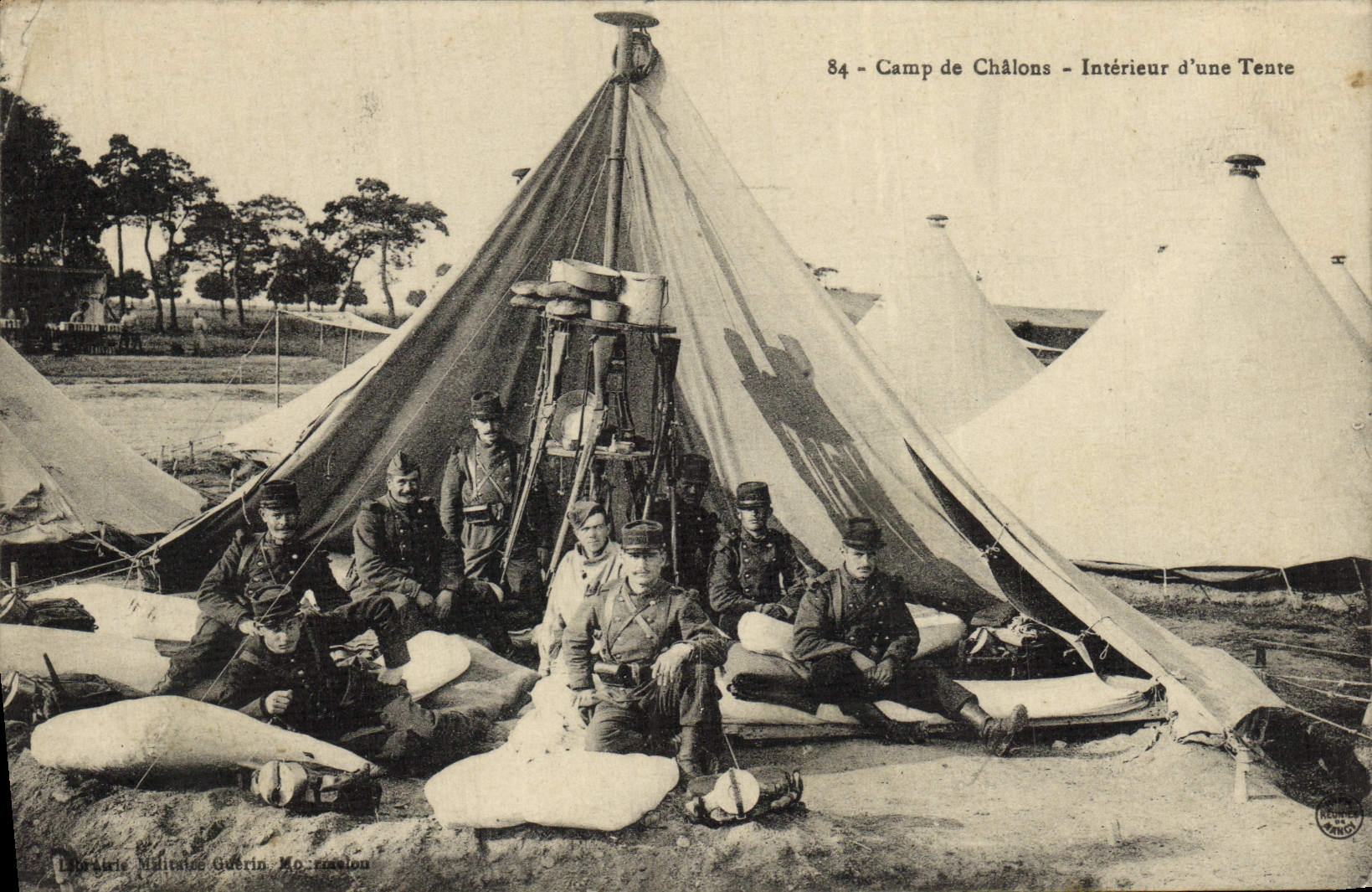 CPA Camp de Chalons Interieur d'une Tente Militaria