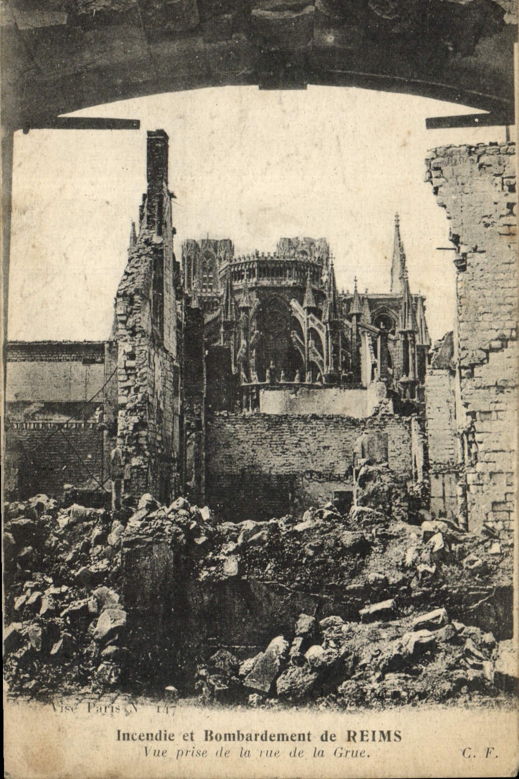 Fuego de la POSTAL de la VENDIMIA y bombardeo de Reims vista de la calle de la grúa de Militaria