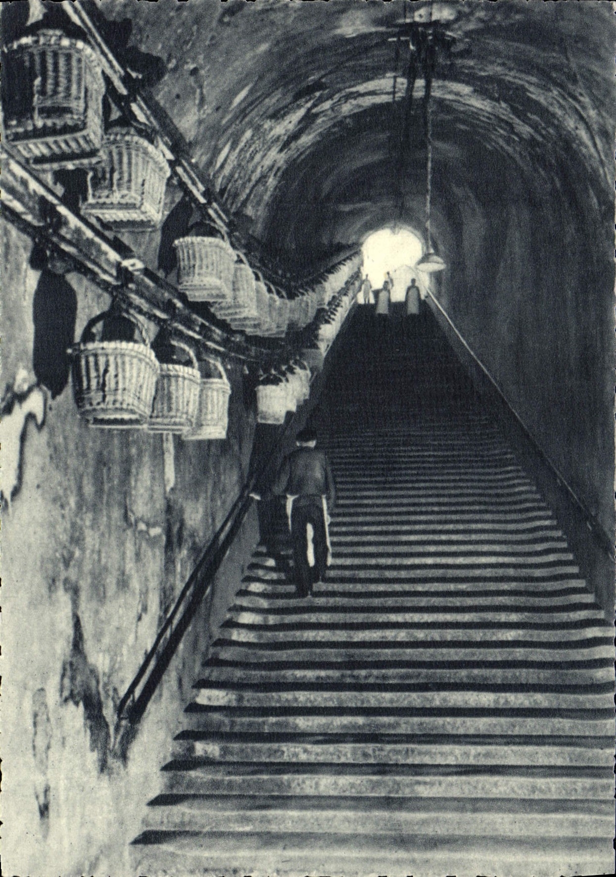 CPA Champagne Pommery Greno Reims Le Grand Escalier