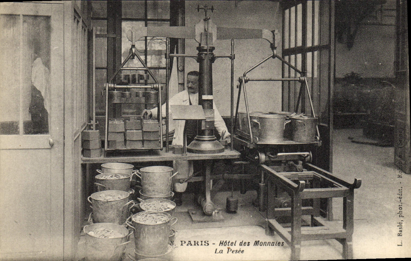 CPA Paris Hotel des Monnaies La Pesee