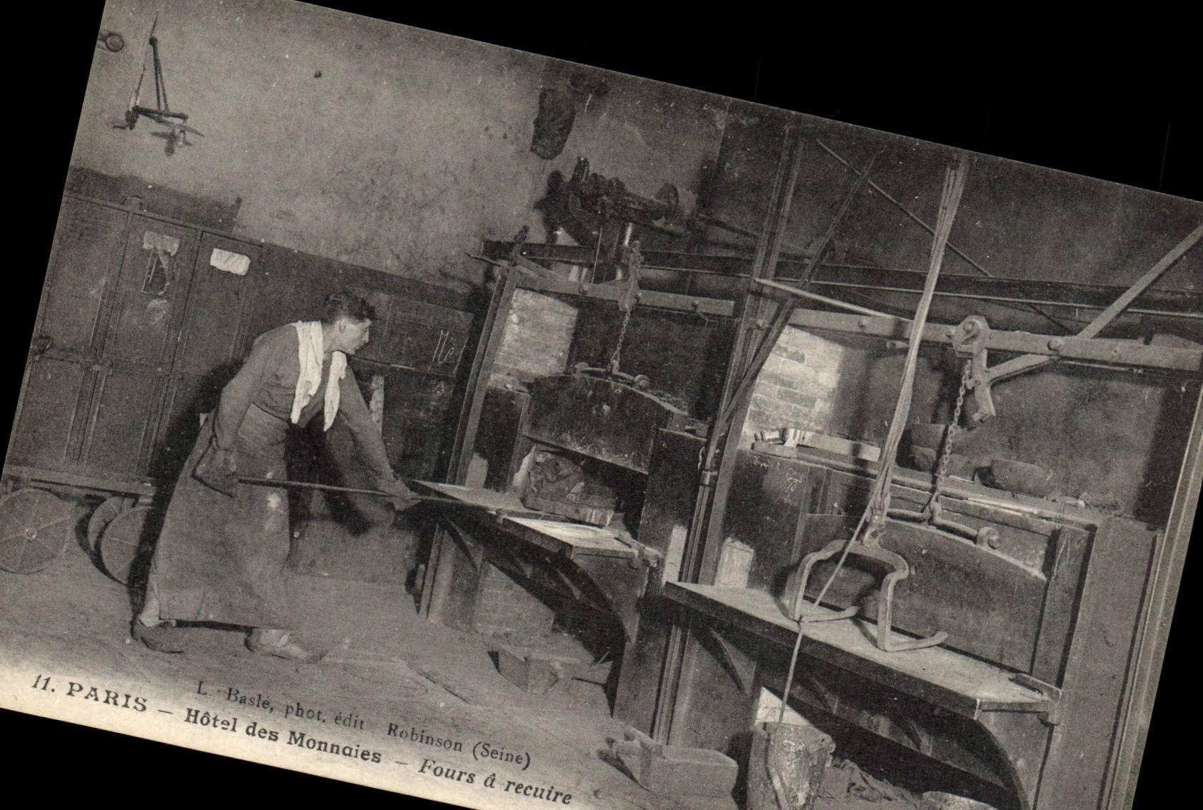 CPA Paris Hotel des Monnaies Fours a recuire