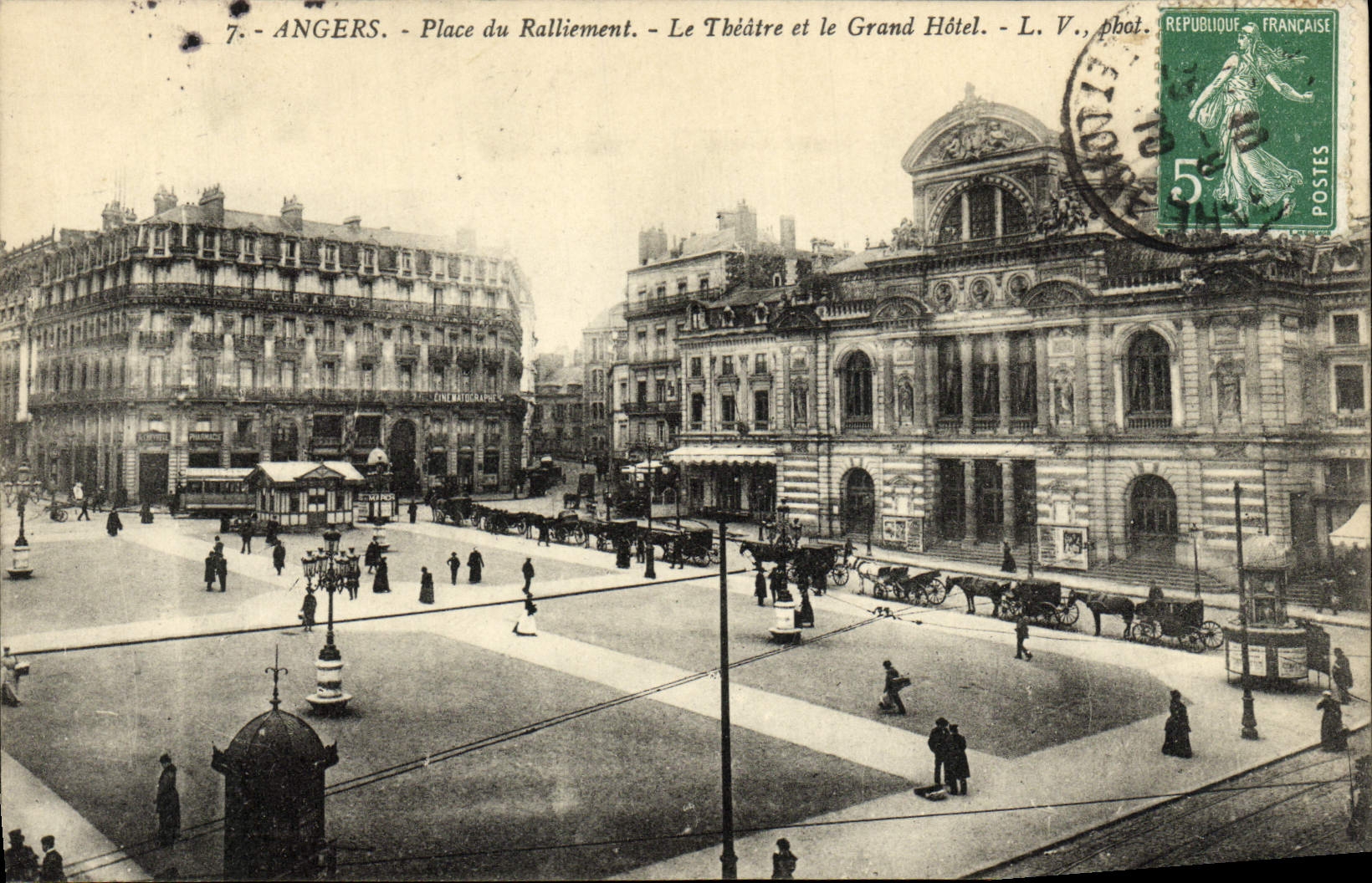CPA Angers Place du Ralliement Le Theatre et le Grand Hotel