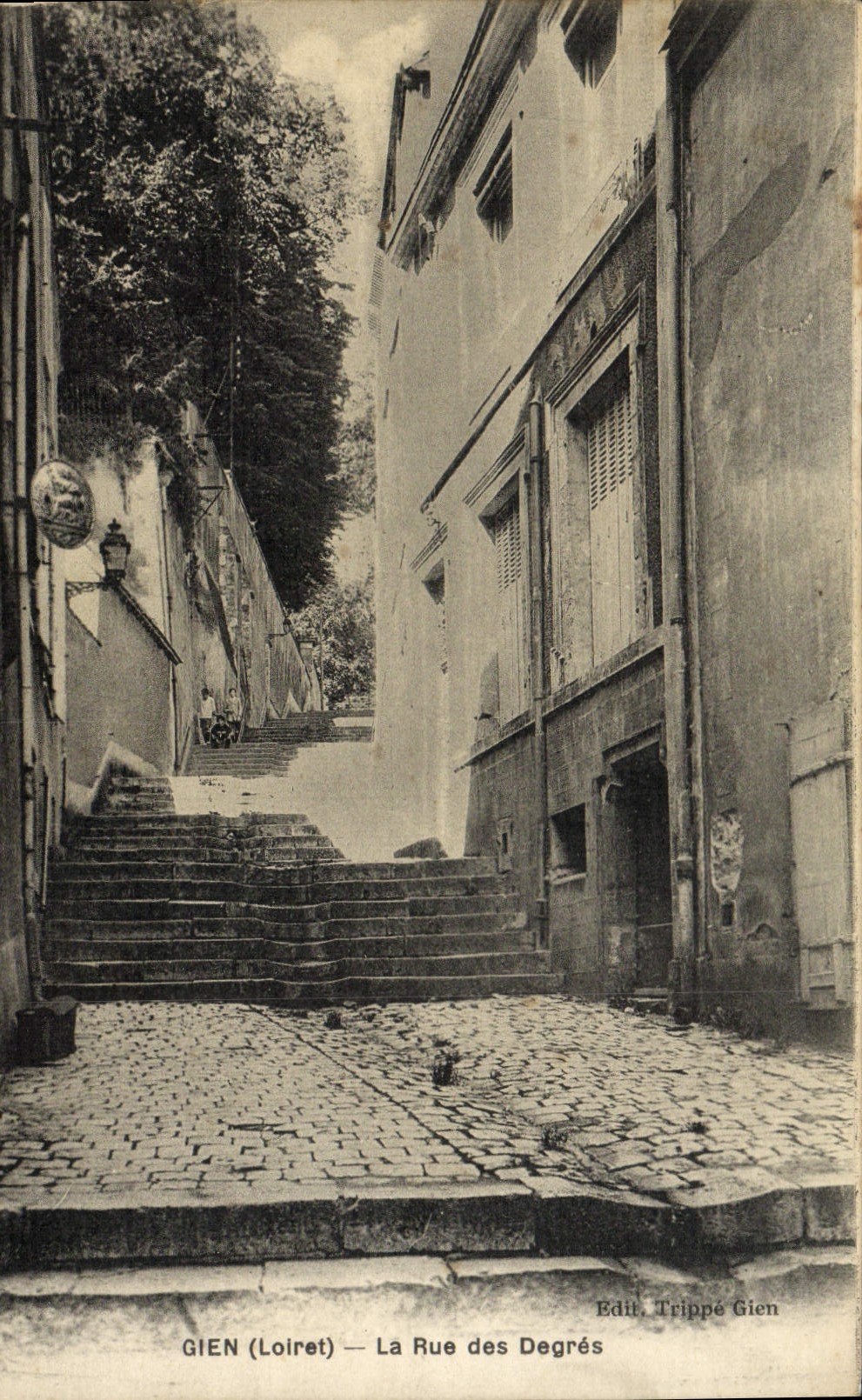 VINTAGE POSTCARD Gien the Street of the Degrees