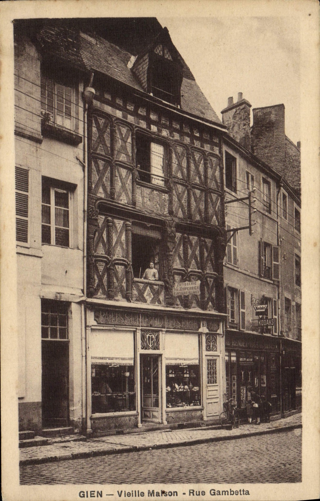 VINTAGE POSTCARD Gien Old woman House Street Gambetta Pastry making