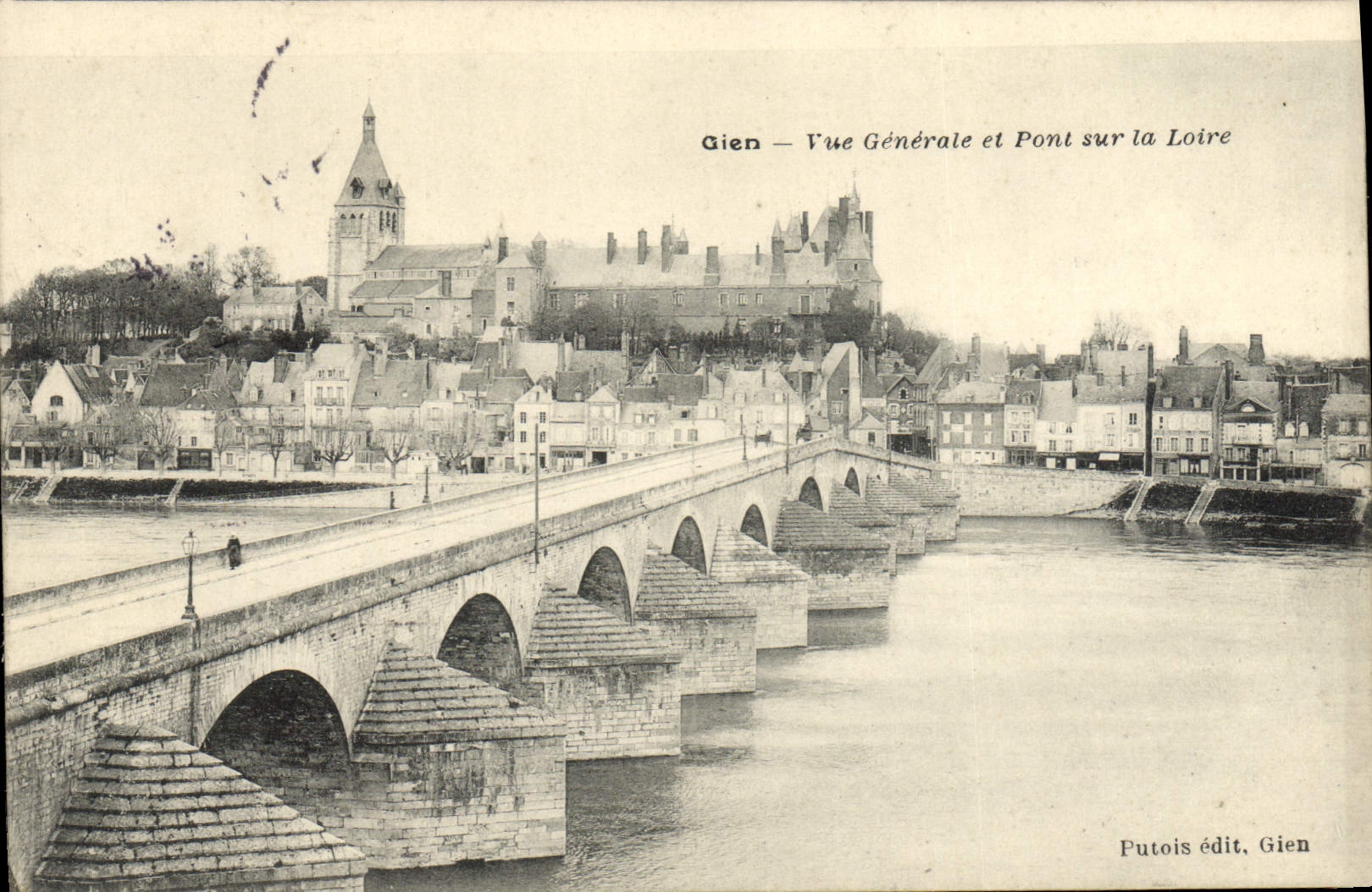 CPA Gien Vue Generale et Pont sur la Loire