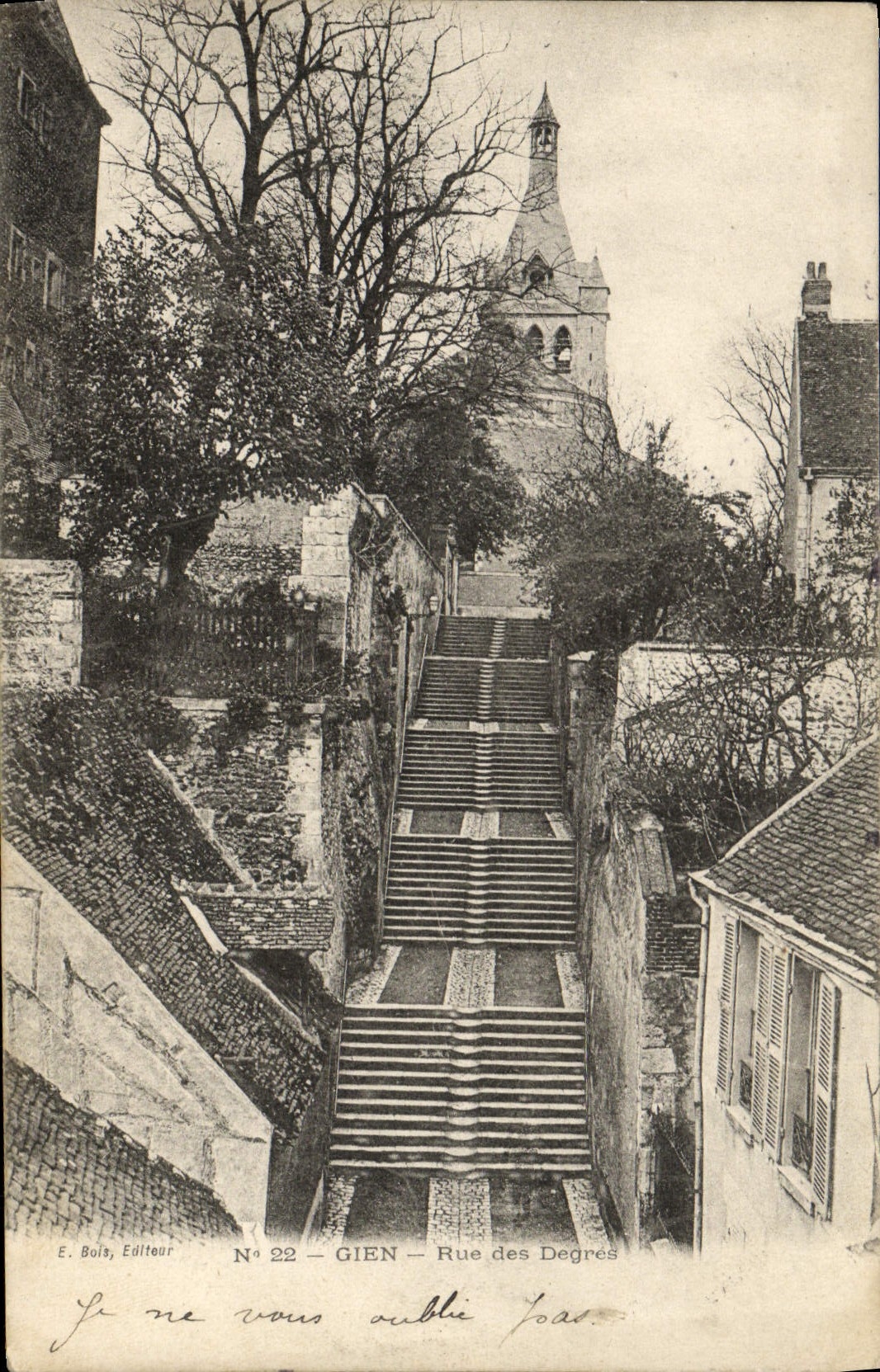 VINTAGE POSTCARD Gien Street of the Degrees