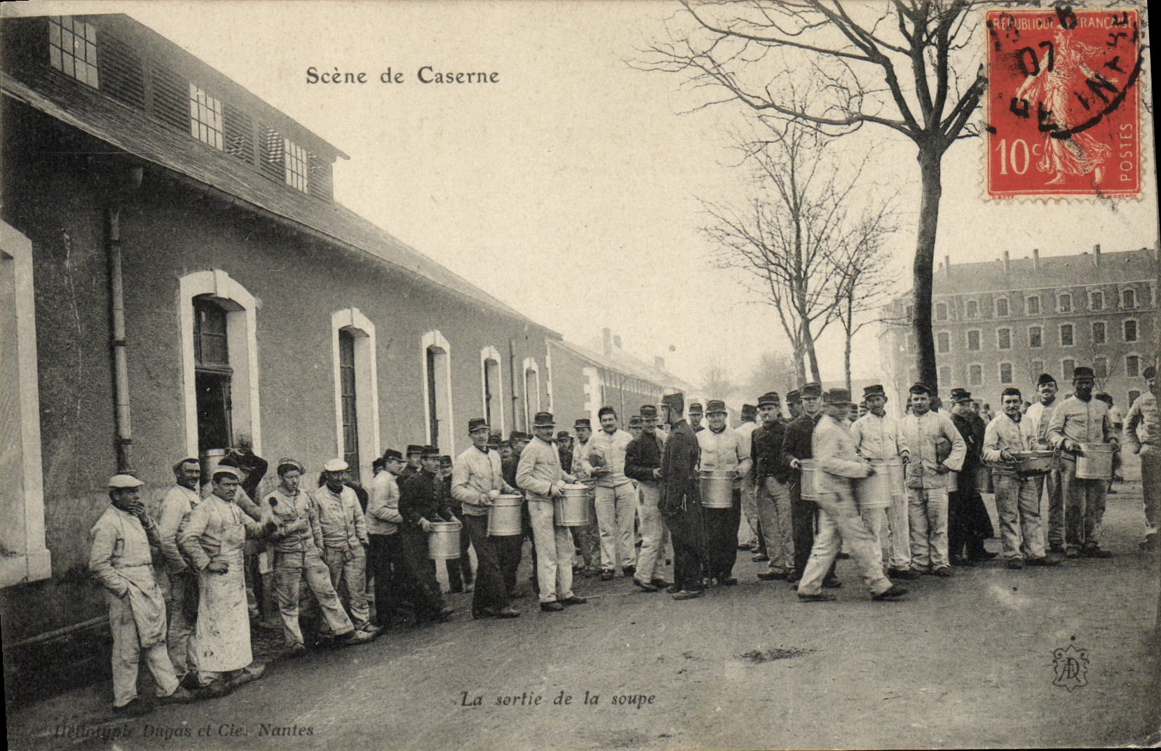 VINTAGE POSTCARD Scene of Barracks the exit of Militaria soup