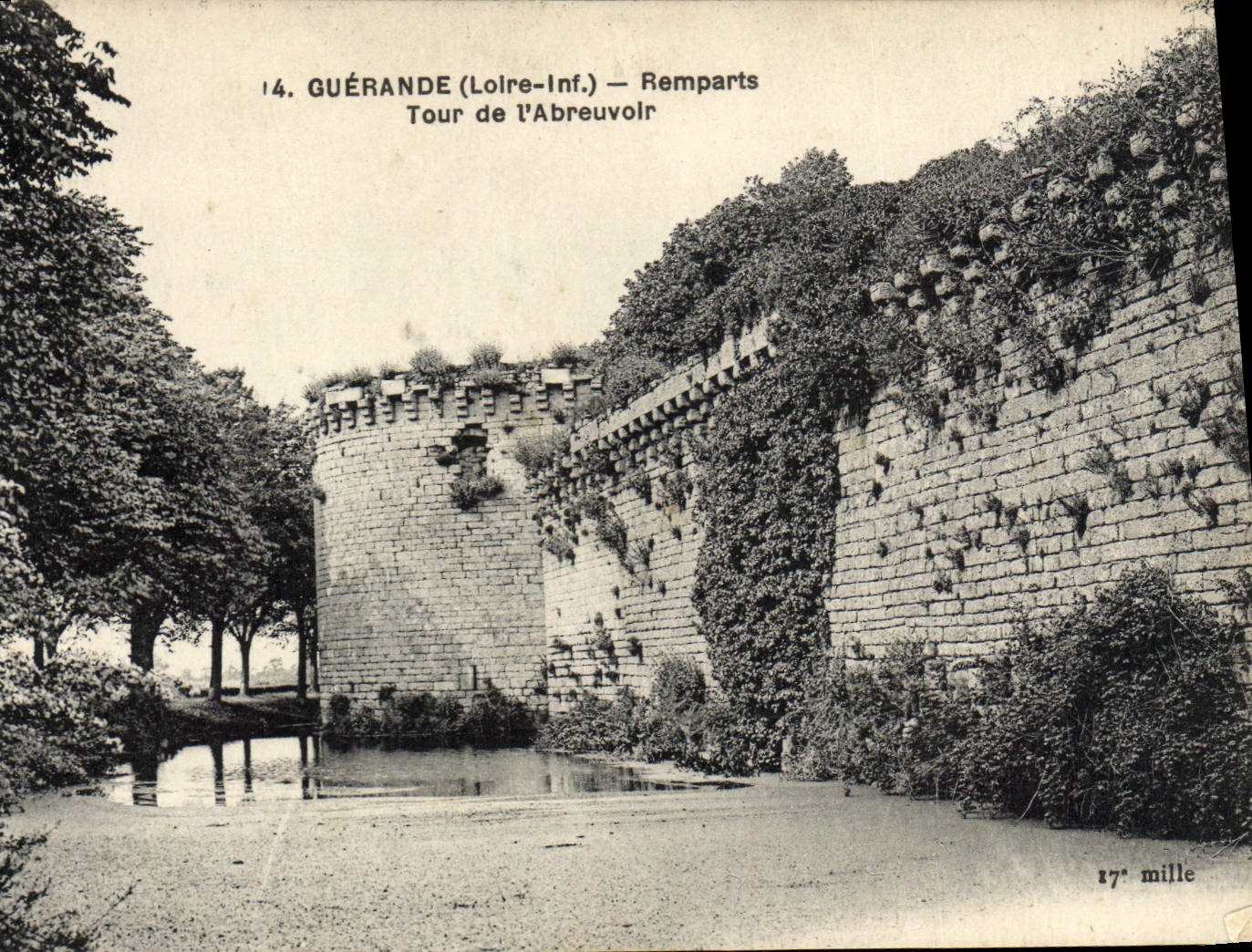 VINTAGE POSTCARD Guerande Walls Turn of the Feeding trough