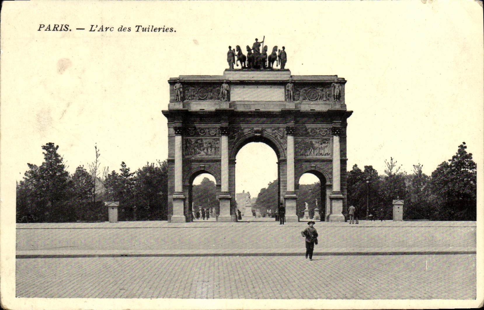 CPA Paris L'Arc des Tuileries