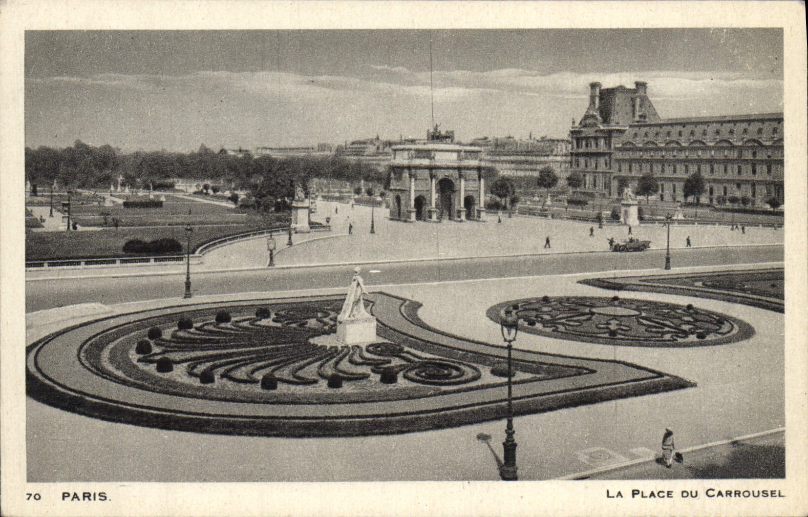 CPA Paris La Place du Carrousel